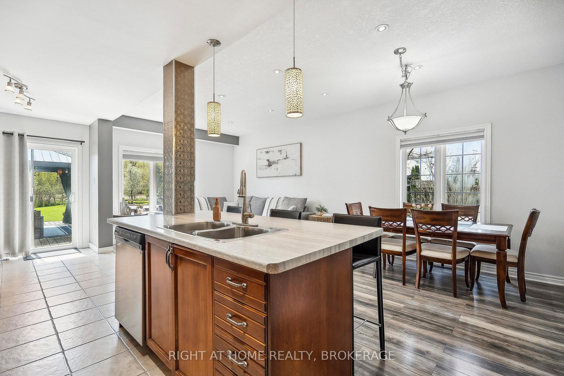 Photo 10 of 249 Southbrook Drive, Hamilton, Binbrook — HOMEH