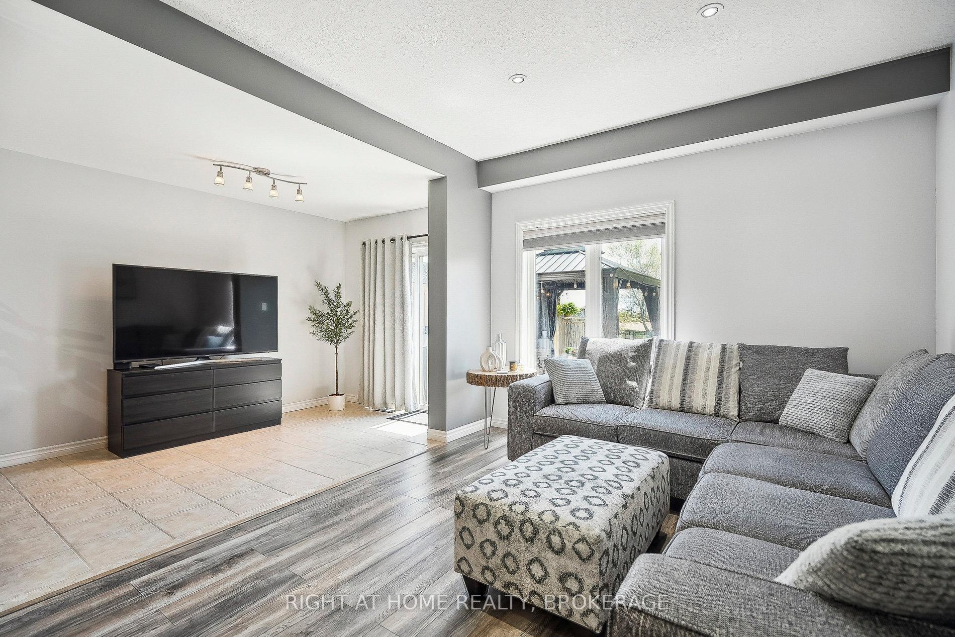 Photo 13 of 249 Southbrook Drive, Hamilton, Binbrook — HOMEH
