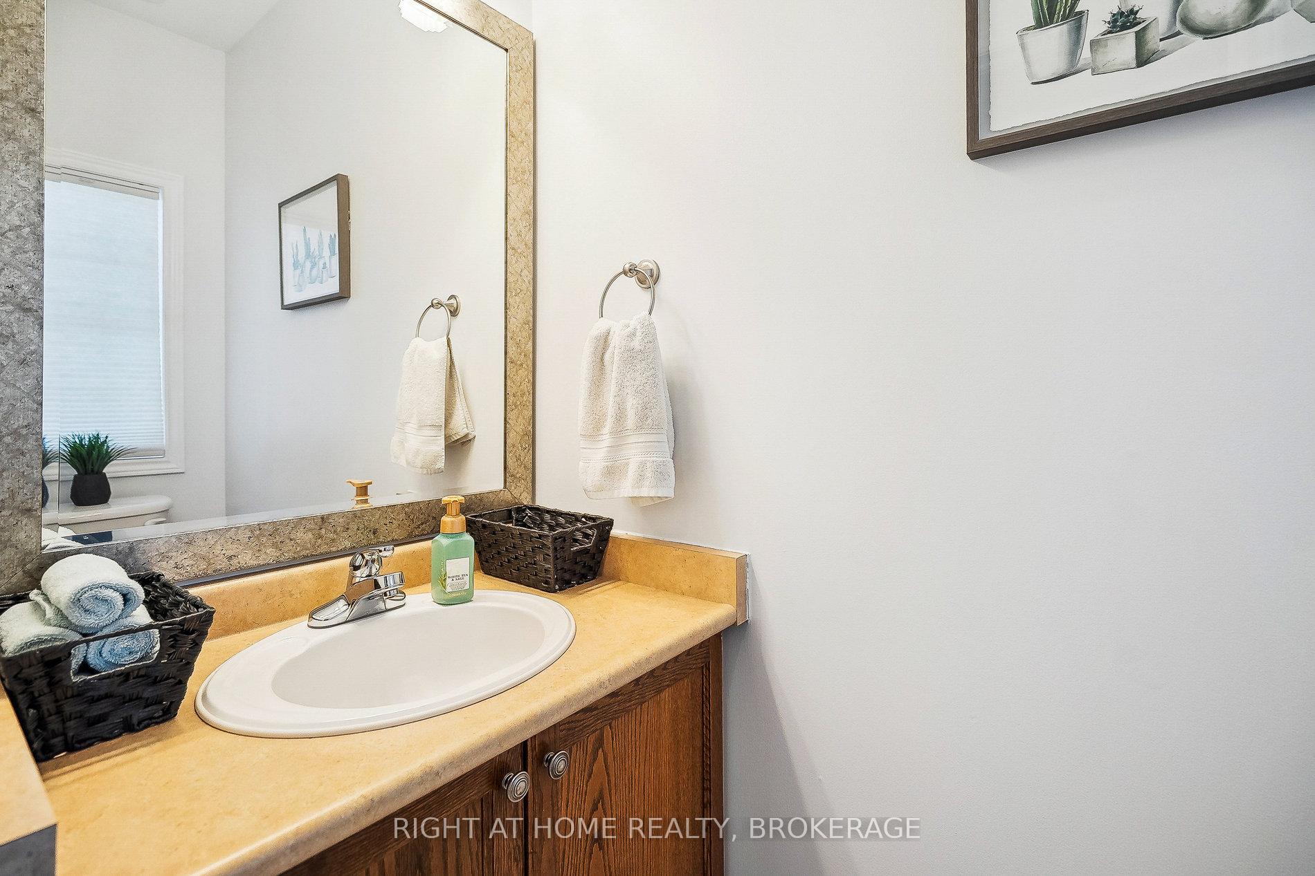 Photo 17 of 249 Southbrook Drive, Hamilton, Binbrook — HOMEH