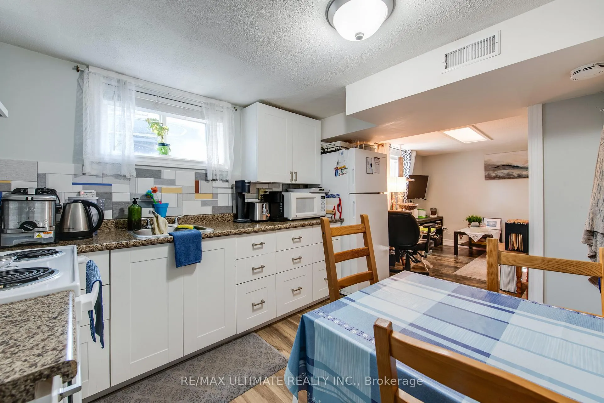 Photo 2 of 79 Aloma Cres, Brampton, Avondale — HOMEH