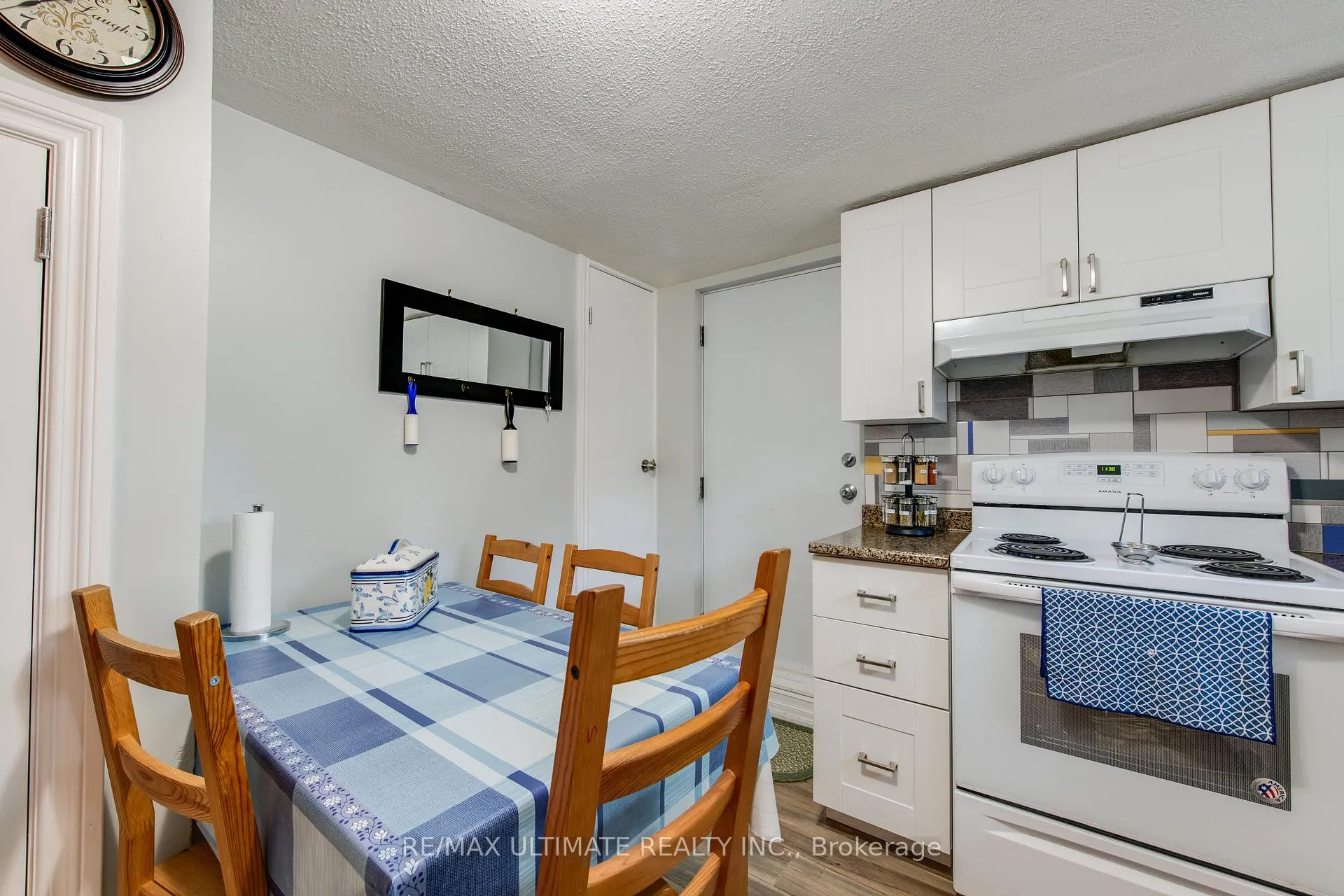 Photo 3 of 79 Aloma Cres, Brampton, Avondale — HOMEH