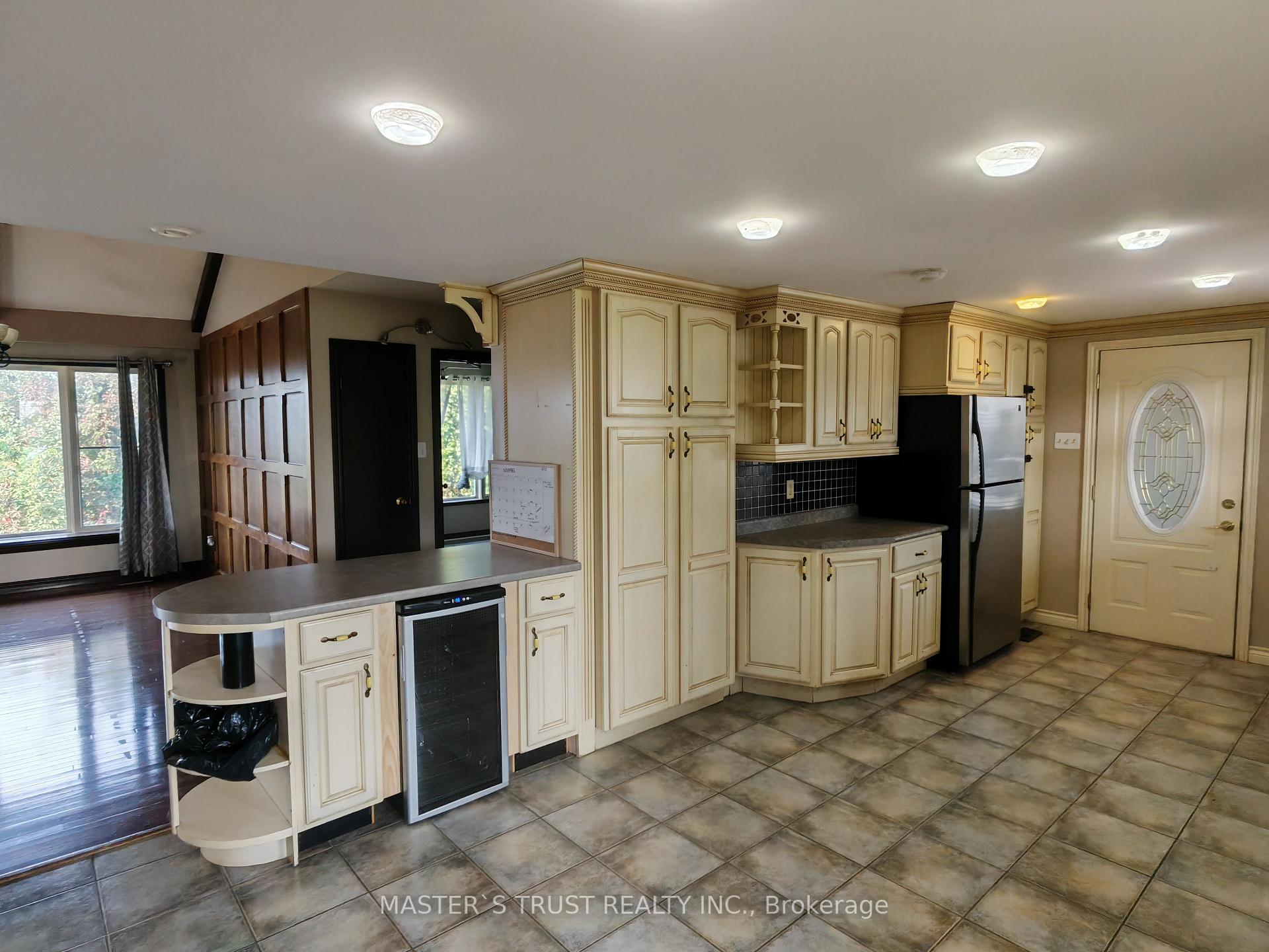 Photo 10 of Unit Unit 1, 286 Georgian Drive, Barrie, Georgian Drive — HOMEH