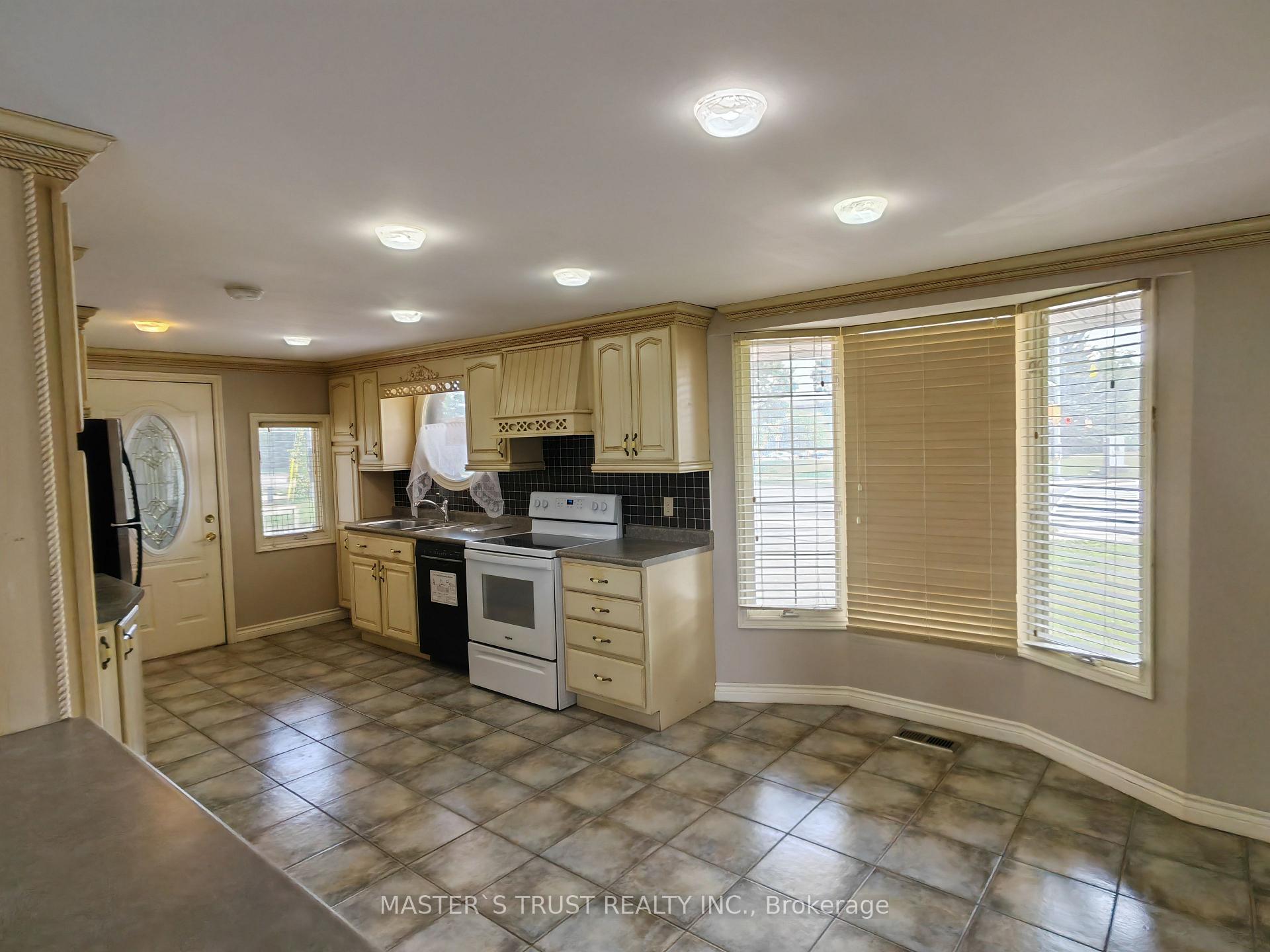 Photo 11 of Unit Unit 1, 286 Georgian Drive, Barrie, Georgian Drive — HOMEH