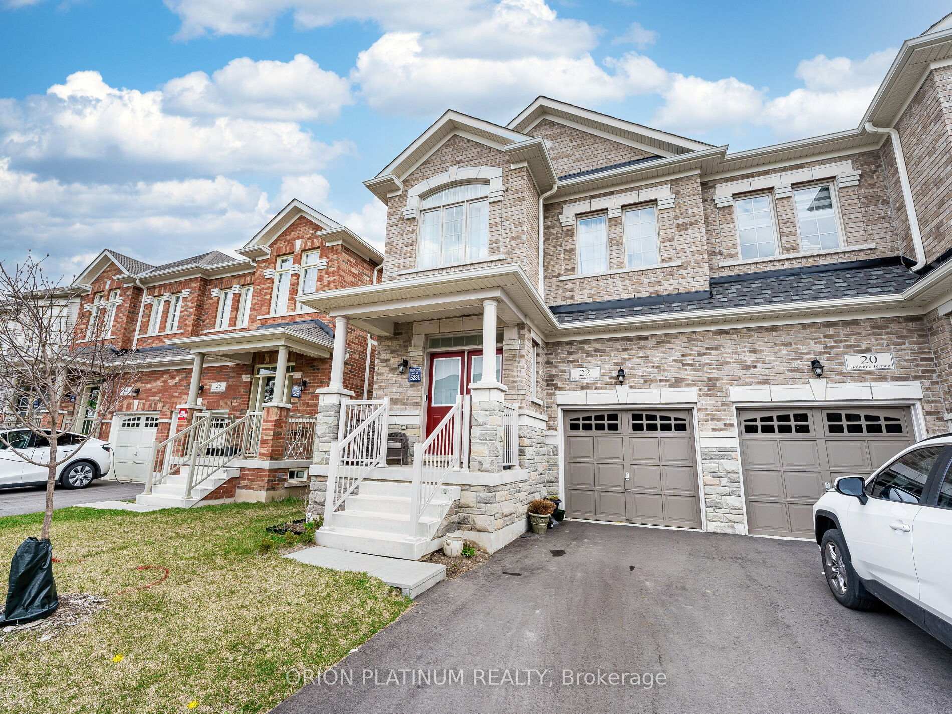 Photo 2 of 22 Holcomb Terrace, Hamilton, Waterdown — HOMEH
