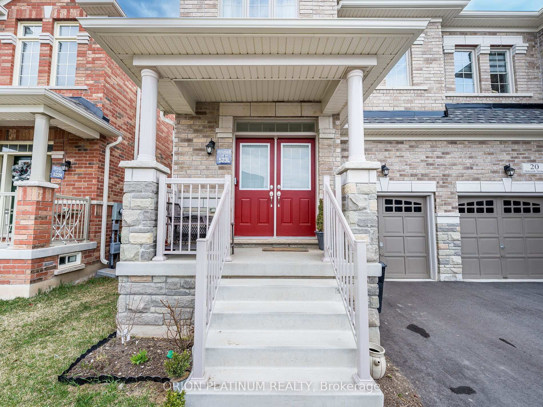Photo 3 of 22 Holcomb Terrace, Hamilton, Waterdown — HOMEH