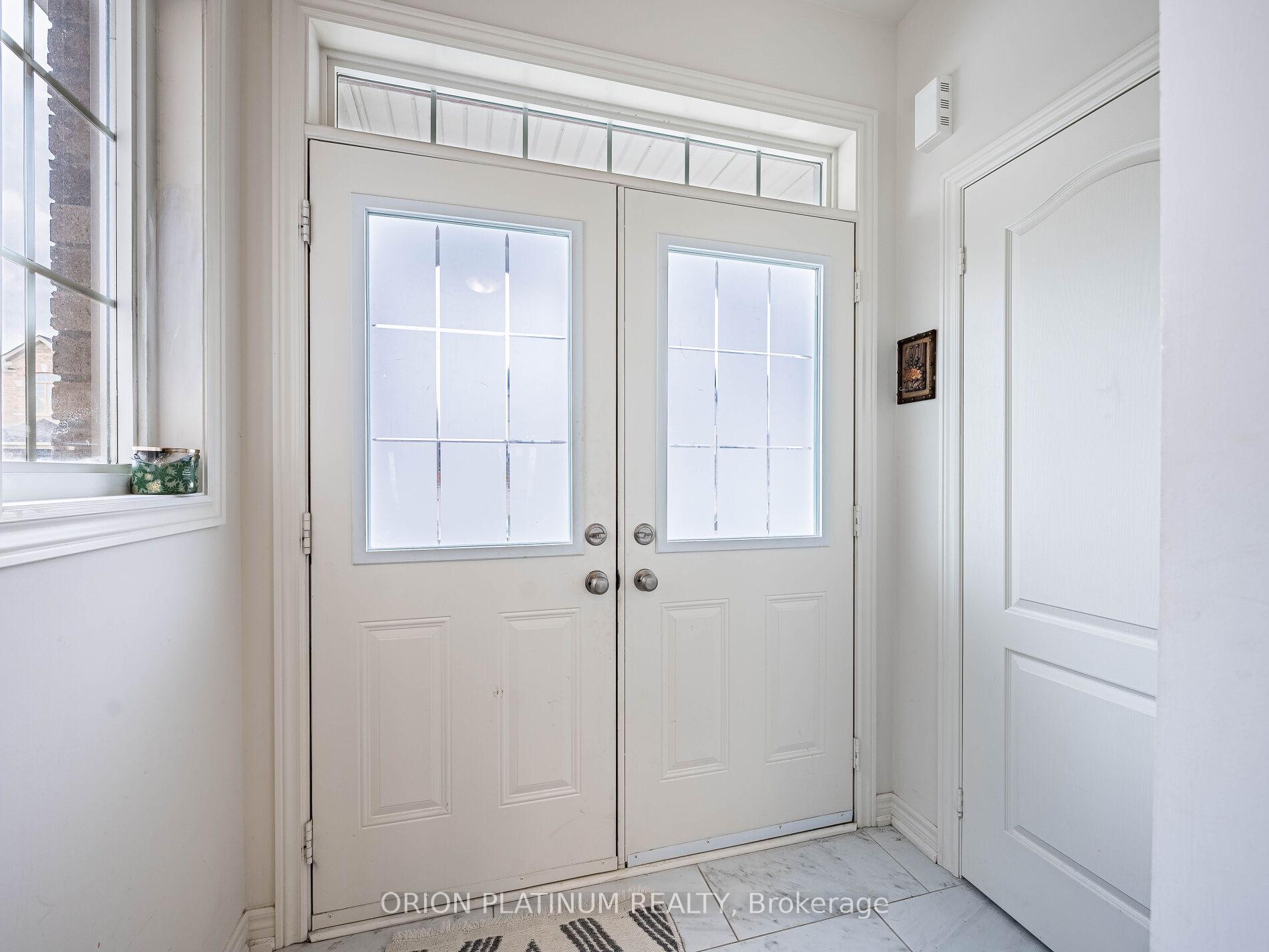 Photo 4 of 22 Holcomb Terrace, Hamilton, Waterdown — HOMEH