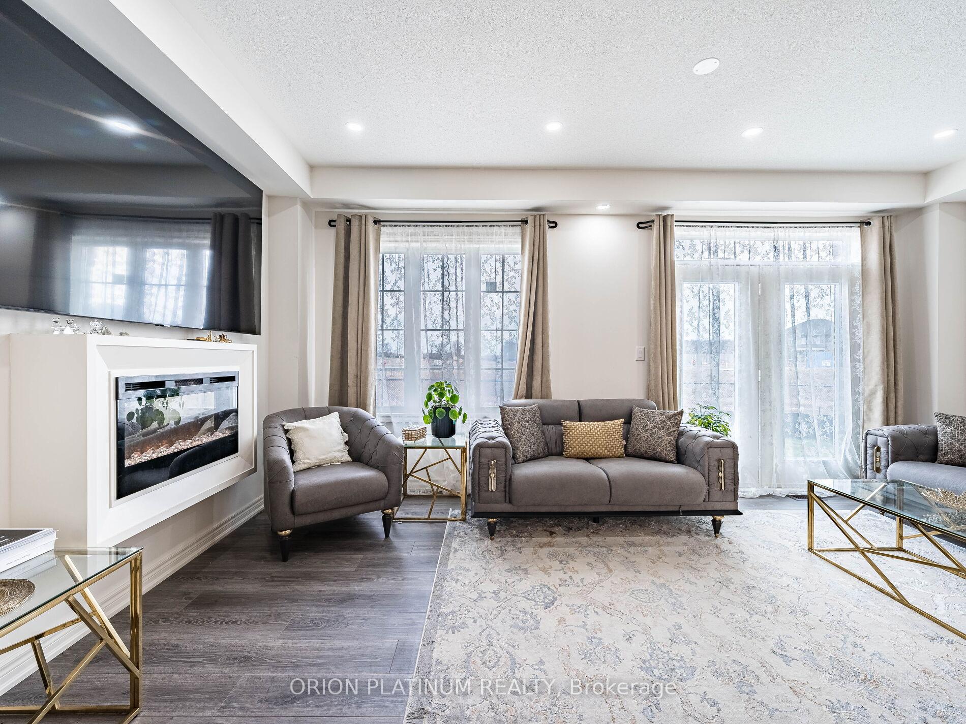 Photo 8 of 22 Holcomb Terrace, Hamilton, Waterdown — HOMEH