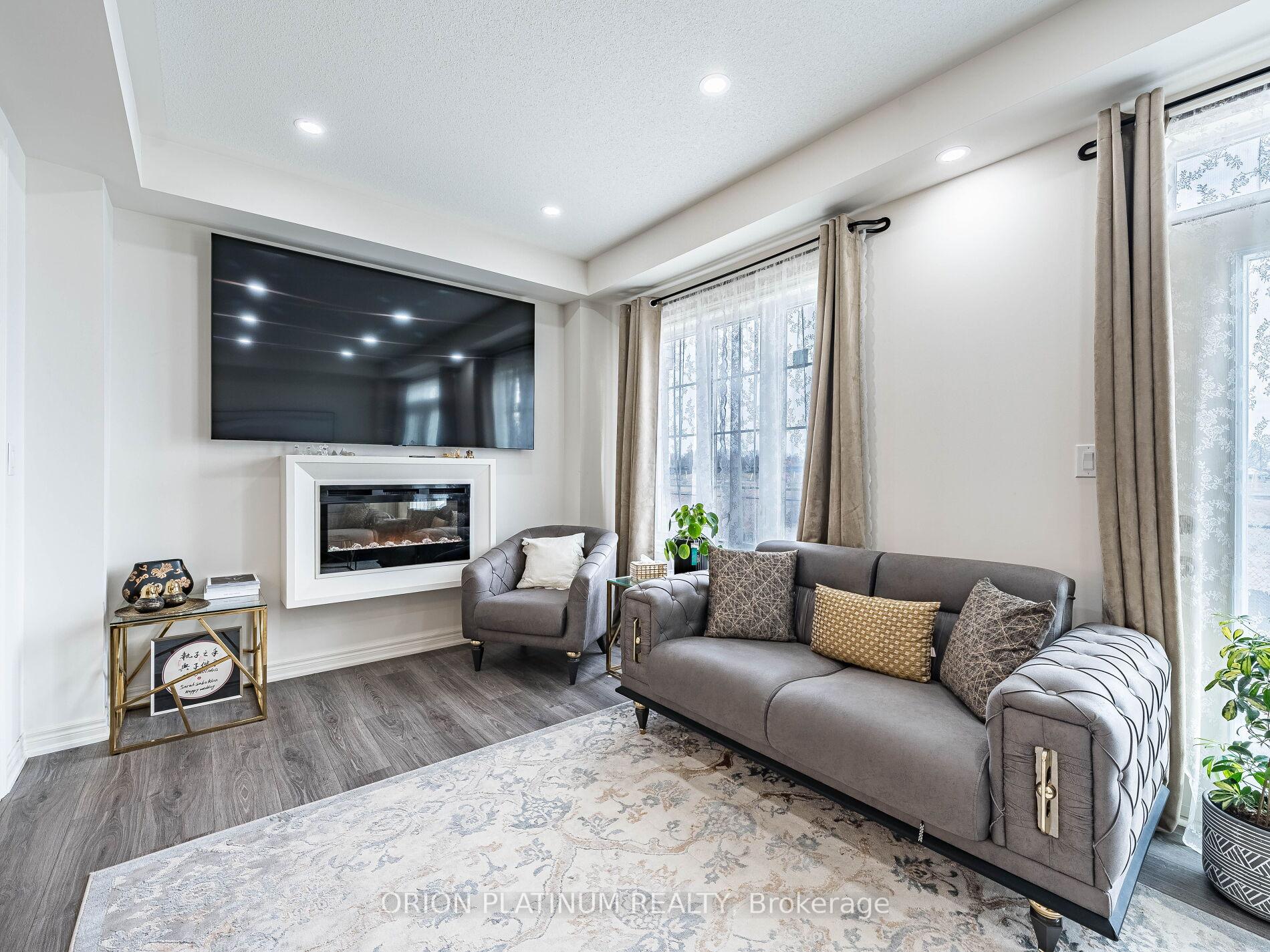 Photo 10 of 22 Holcomb Terrace, Hamilton, Waterdown — HOMEH
