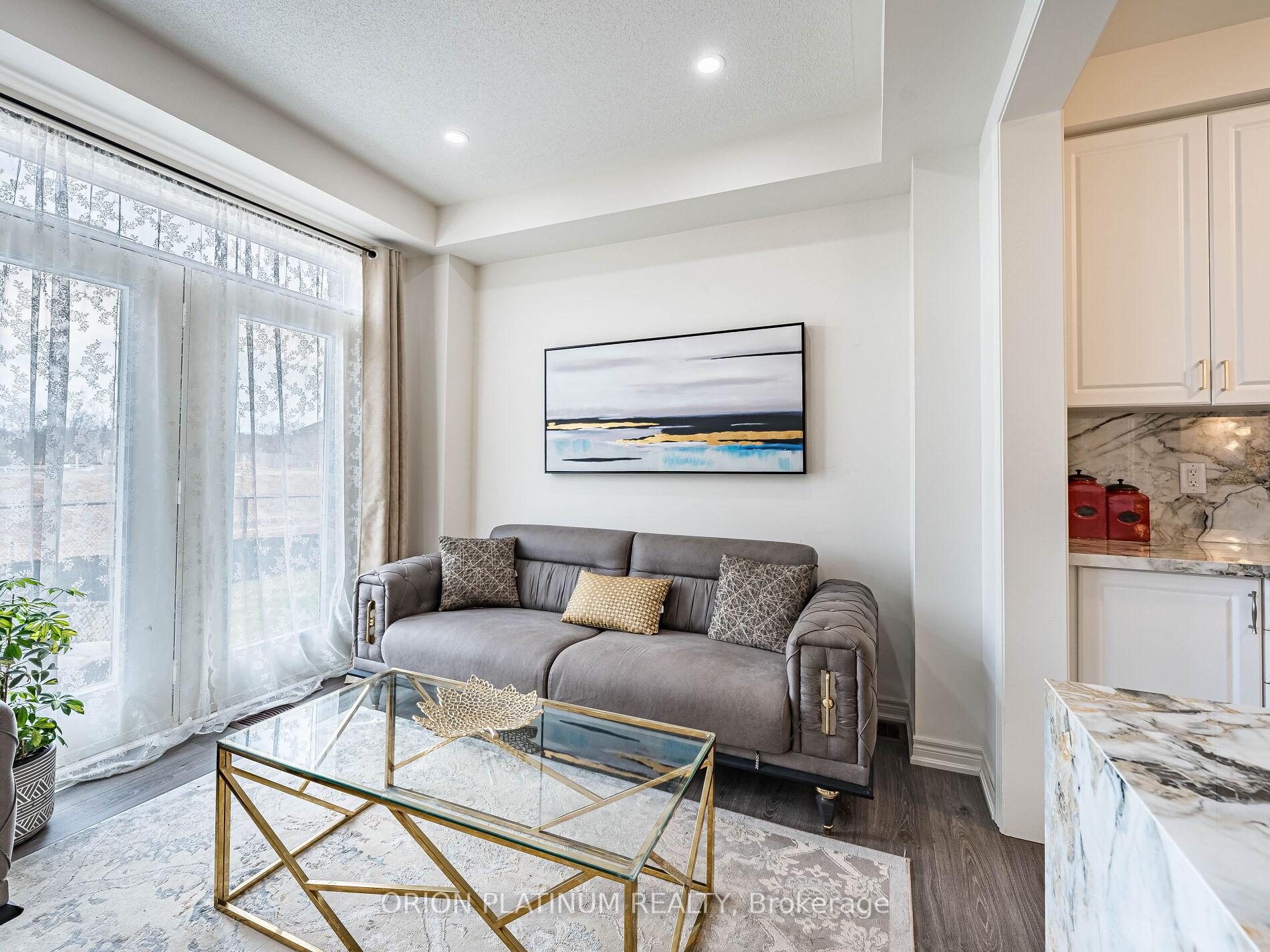 Photo 13 of 22 Holcomb Terrace, Hamilton, Waterdown — HOMEH