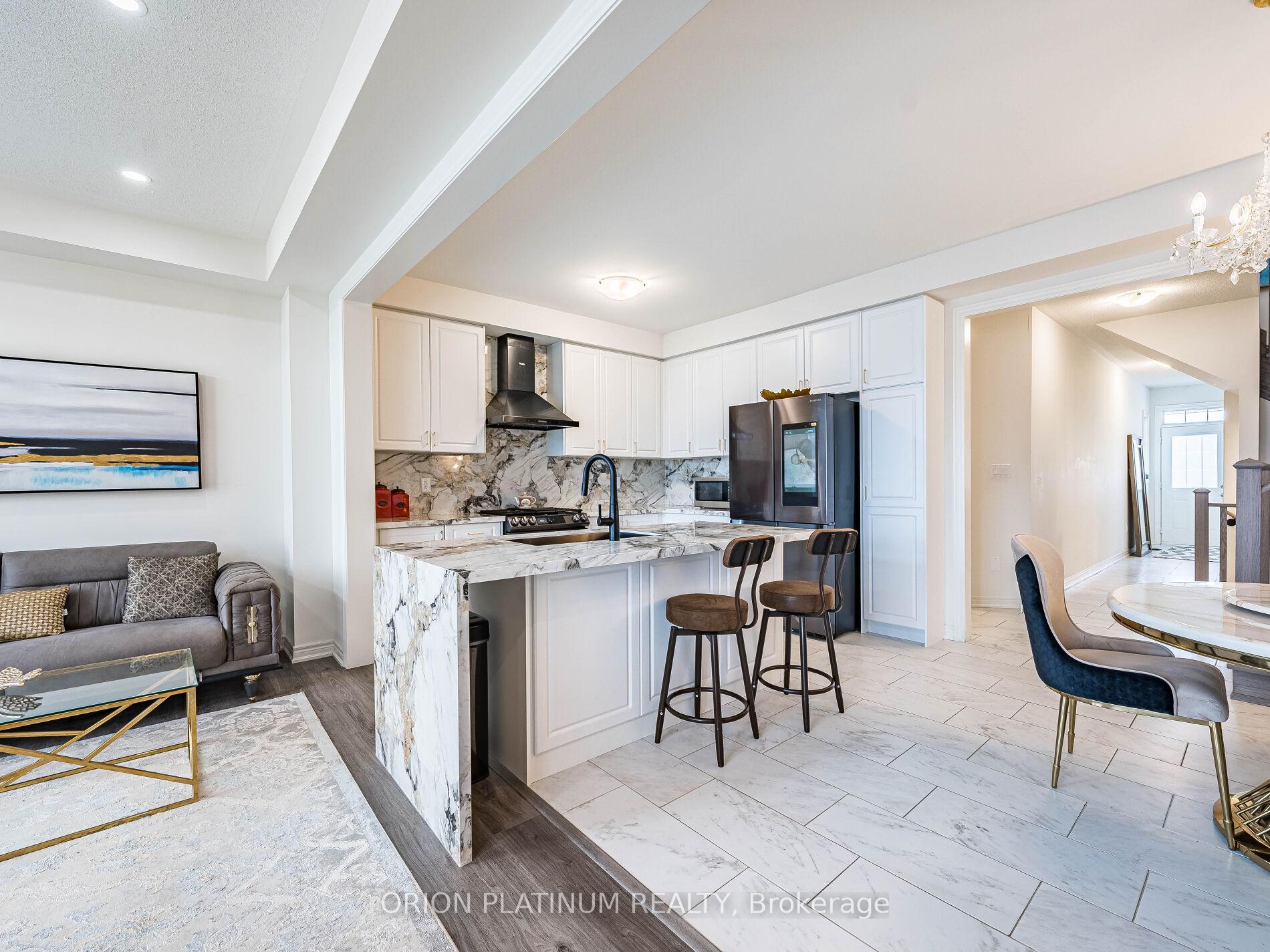 Photo 14 of 22 Holcomb Terrace, Hamilton, Waterdown — HOMEH