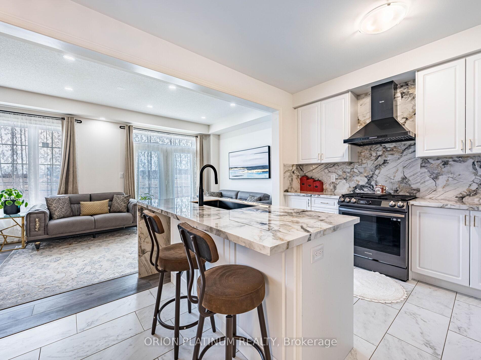 Photo 15 of 22 Holcomb Terrace, Hamilton, Waterdown — HOMEH