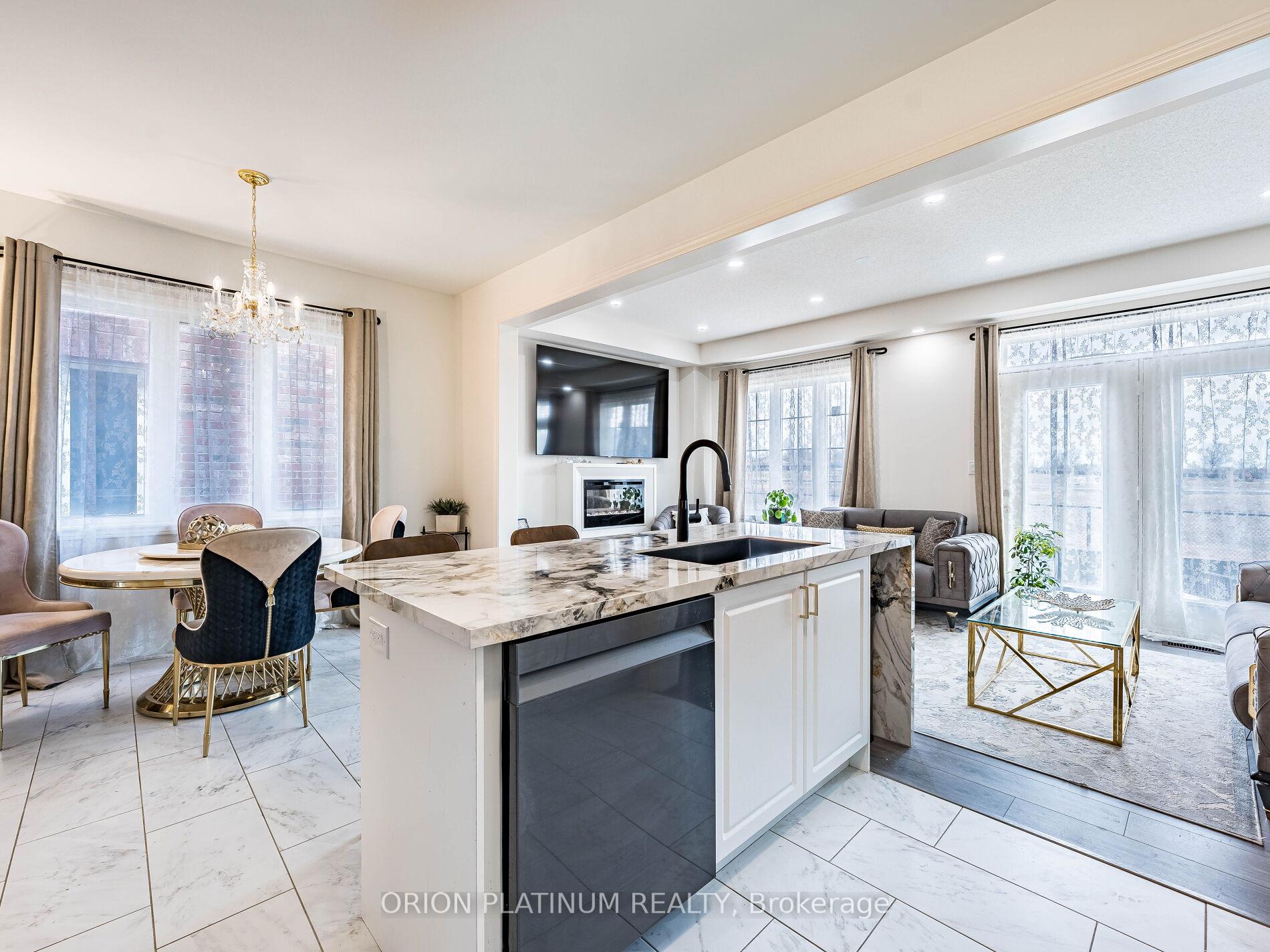 Photo 16 of 22 Holcomb Terrace, Hamilton, Waterdown — HOMEH