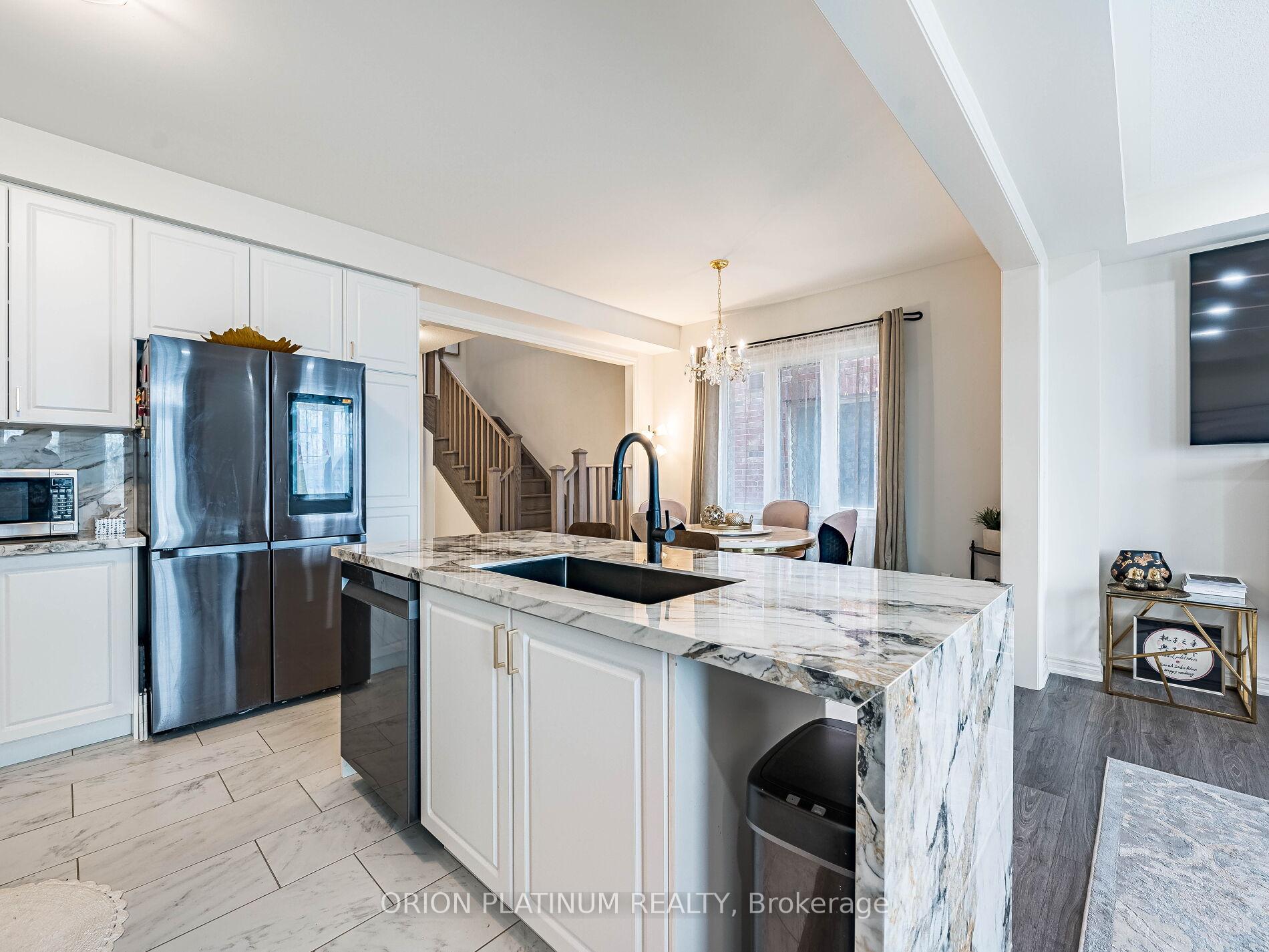 Photo 17 of 22 Holcomb Terrace, Hamilton, Waterdown — HOMEH