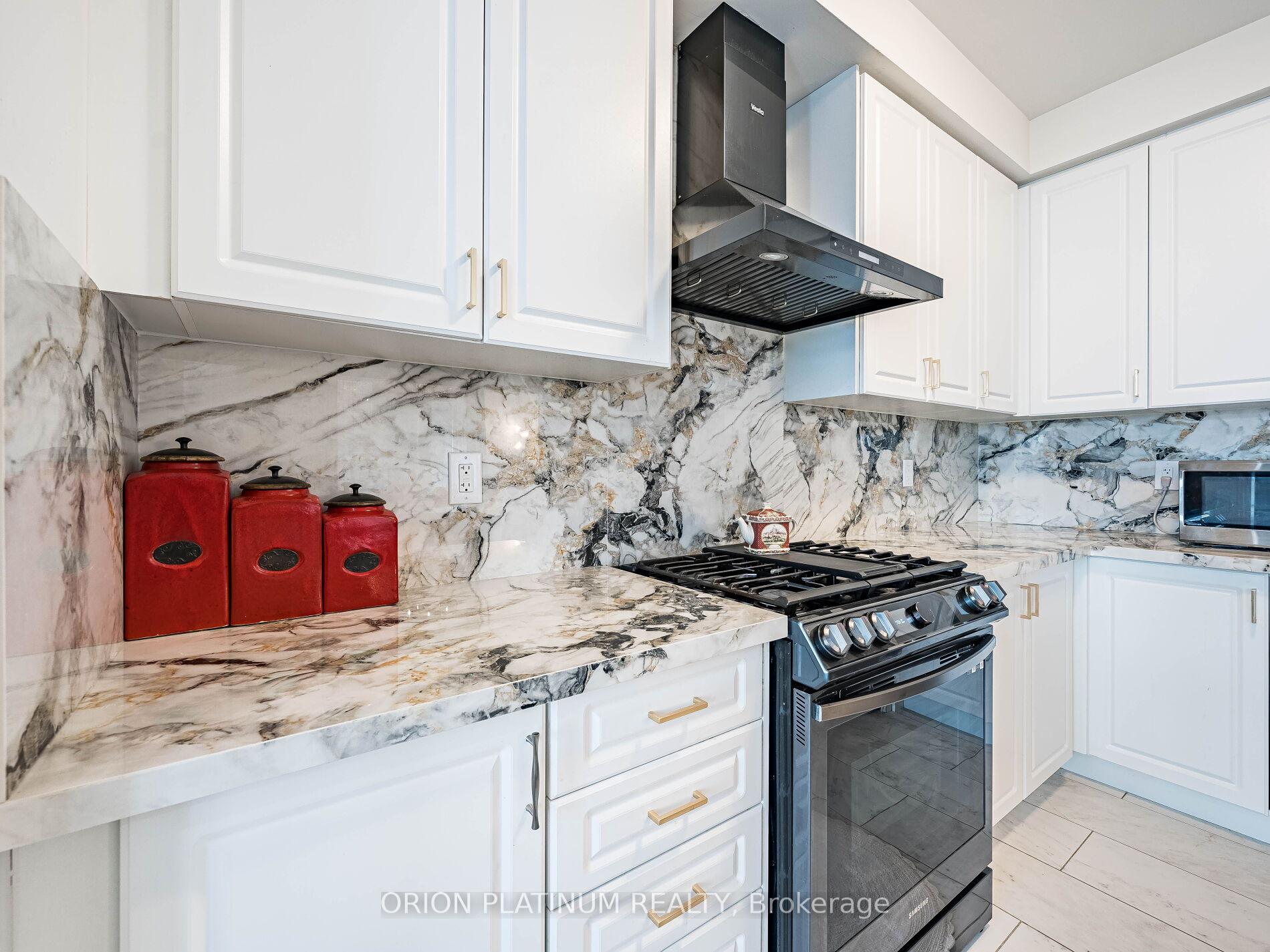 Photo 18 of 22 Holcomb Terrace, Hamilton, Waterdown — HOMEH
