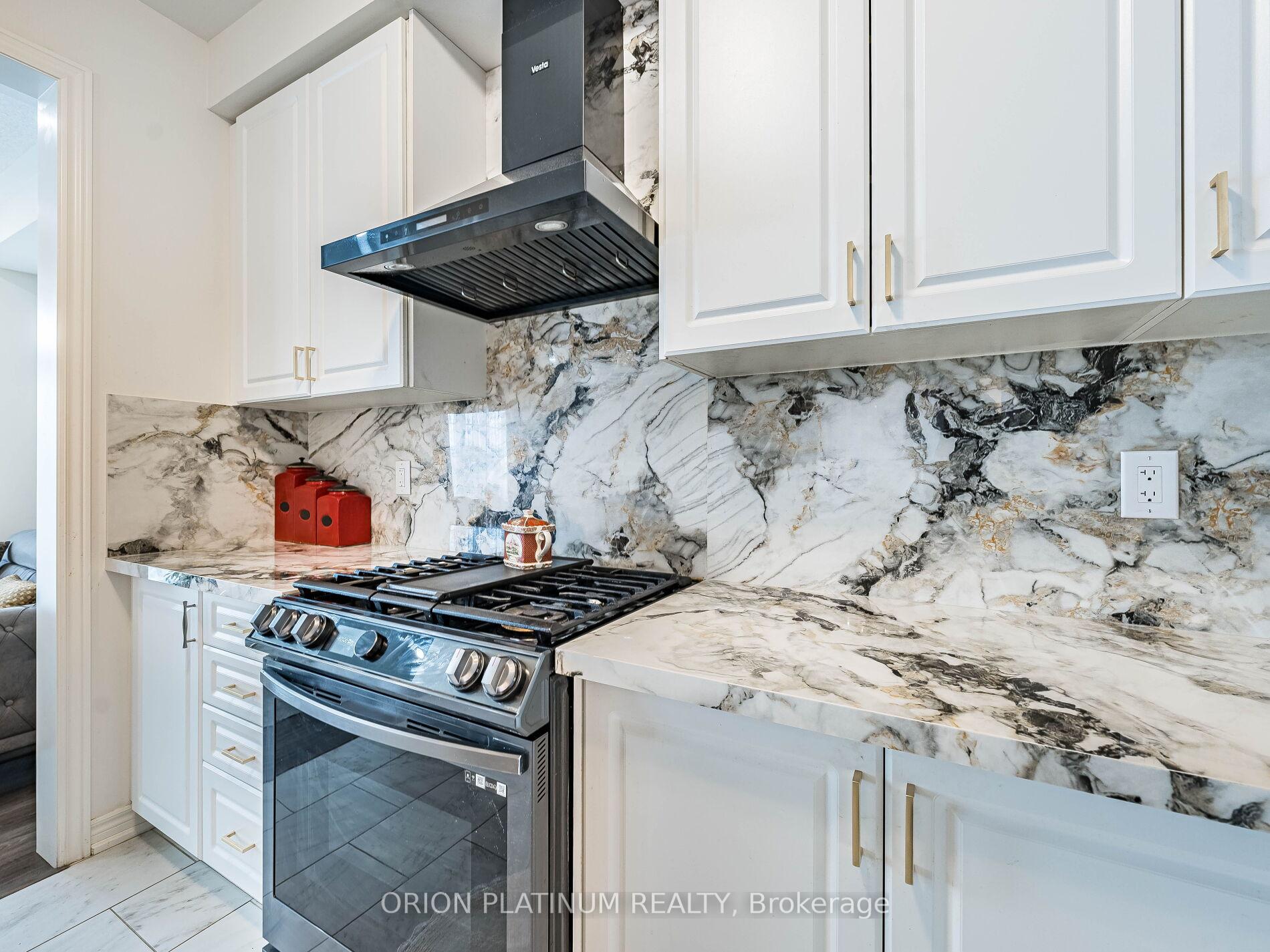 Photo 20 of 22 Holcomb Terrace, Hamilton, Waterdown — HOMEH