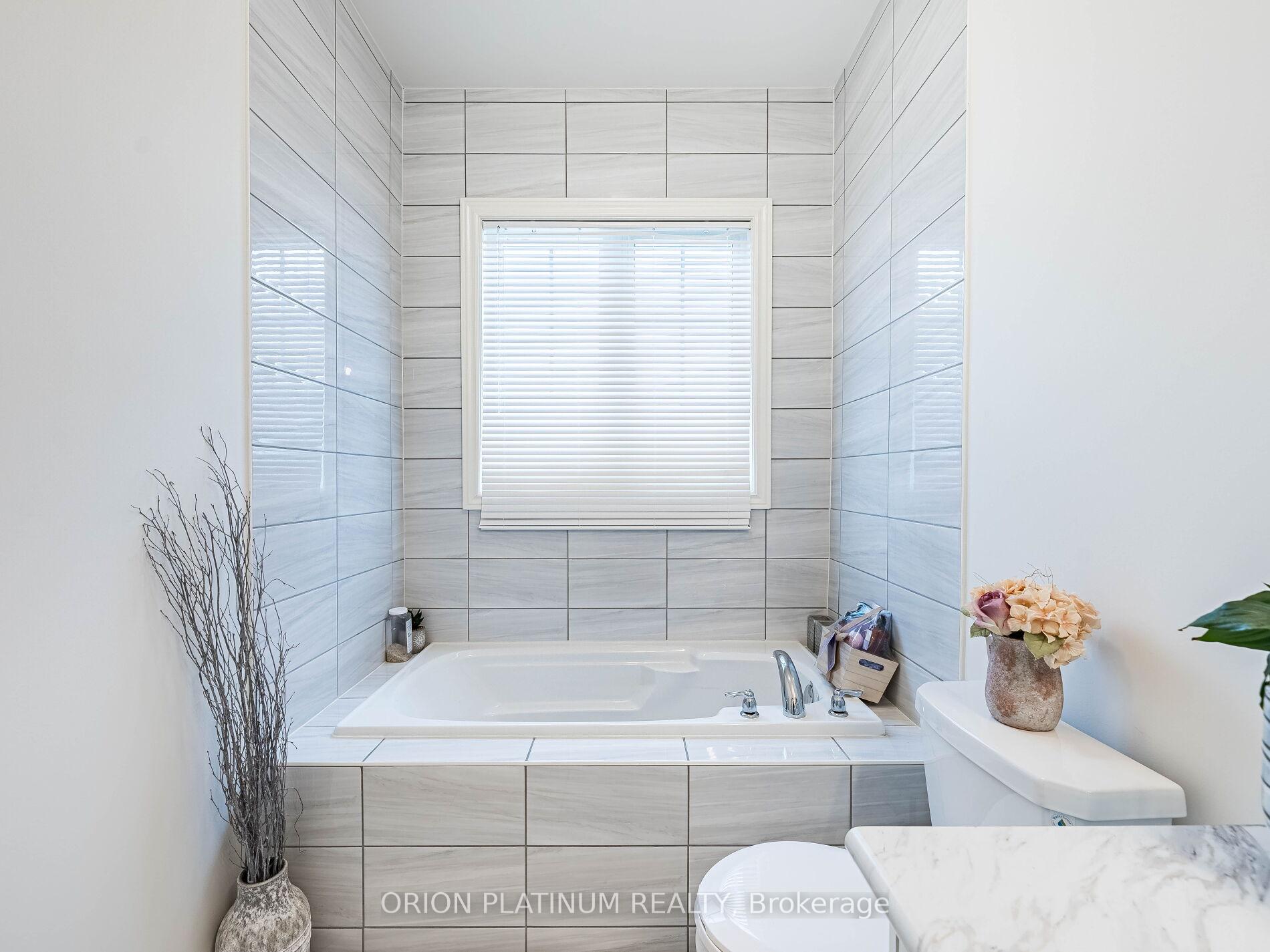 Photo 32 of 22 Holcomb Terrace, Hamilton, Waterdown — HOMEH