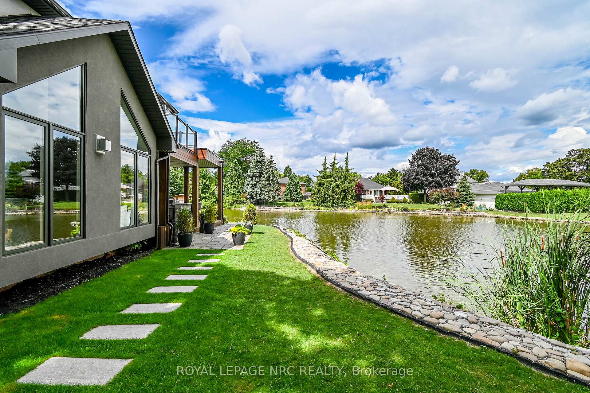 Photo 3 of 121 Teal Avenue, Hamilton, Lakeshore — HOMEH