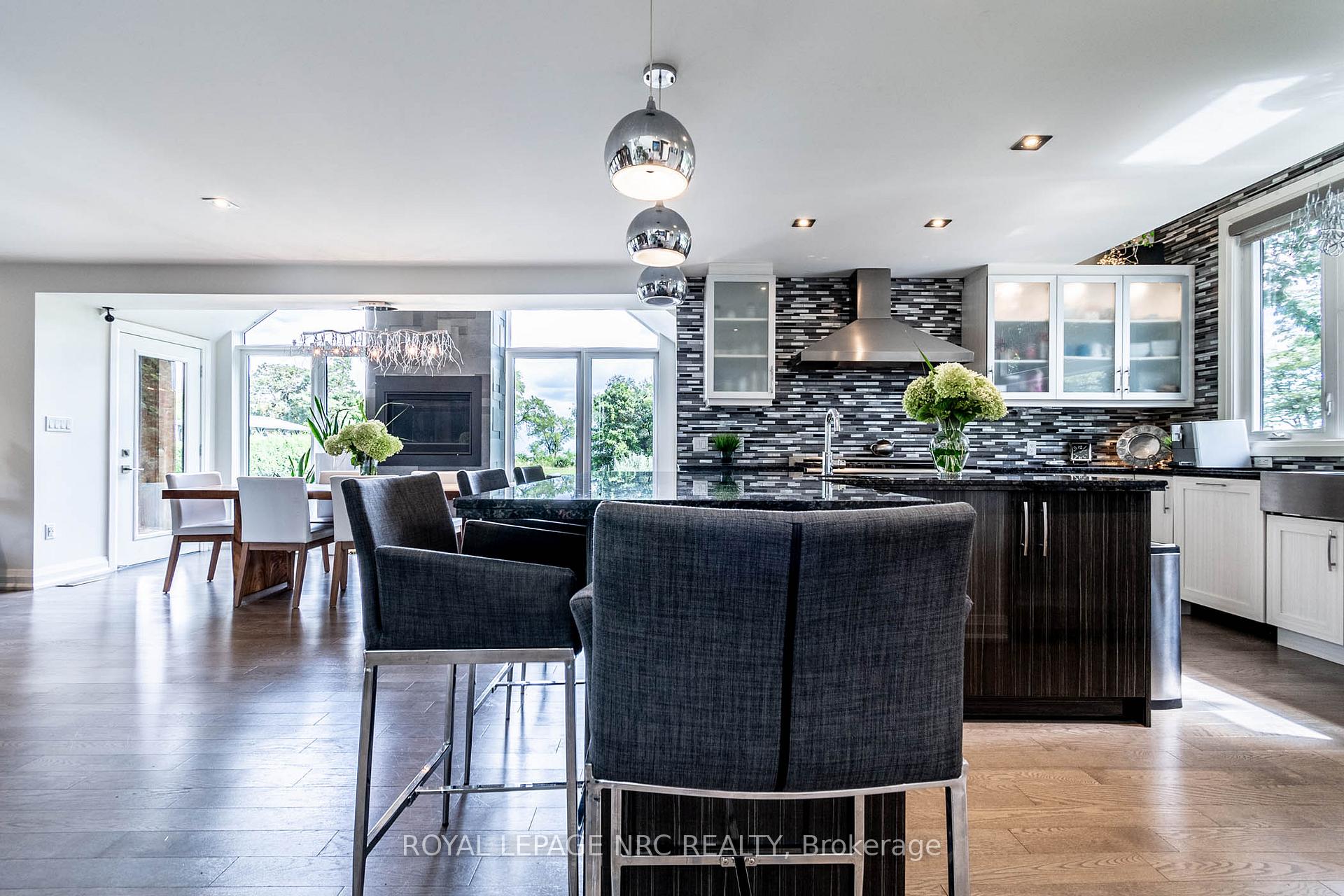 Photo 11 of 121 Teal Avenue, Hamilton, Lakeshore — HOMEH