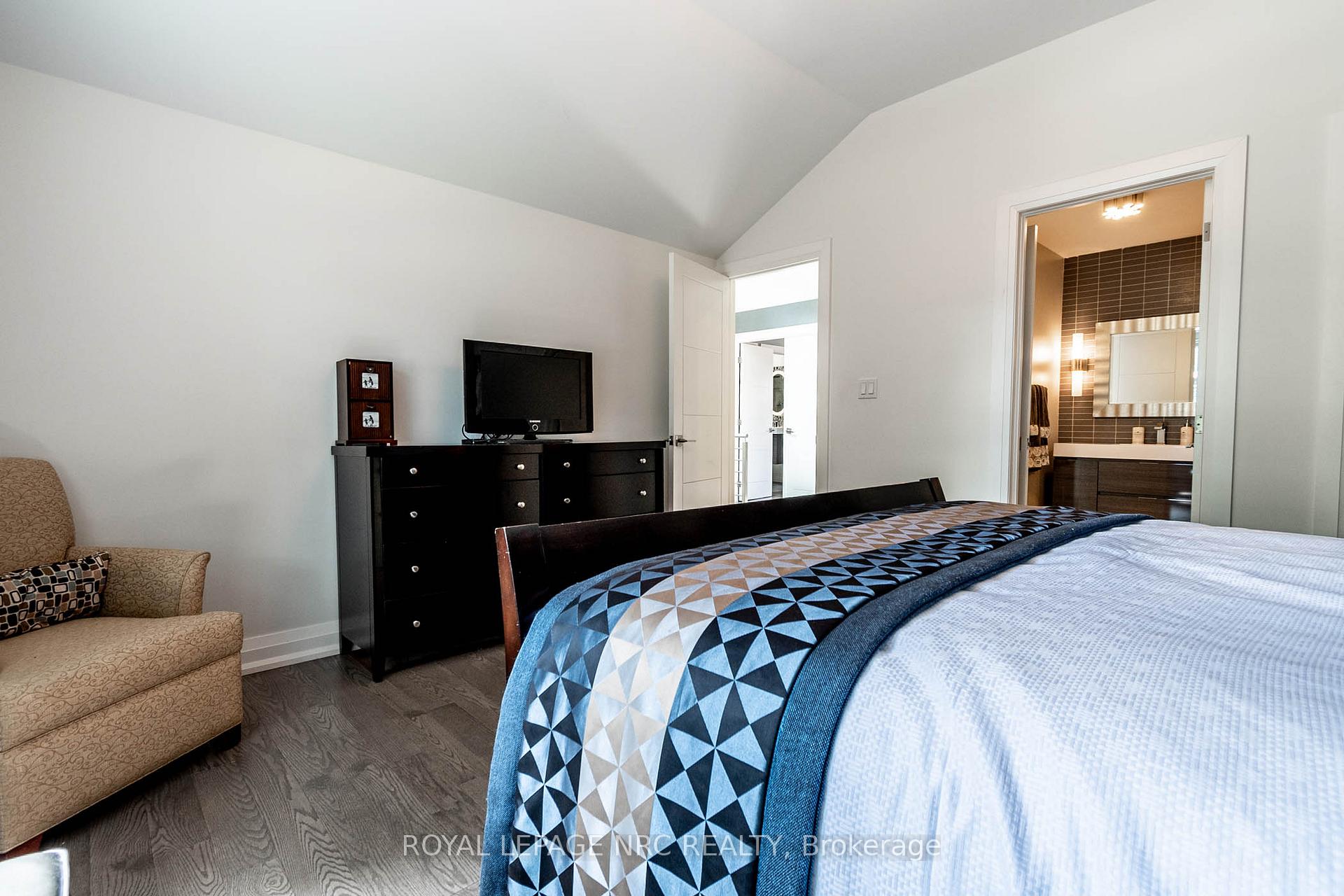 Photo 32 of 121 Teal Avenue, Hamilton, Lakeshore — HOMEH