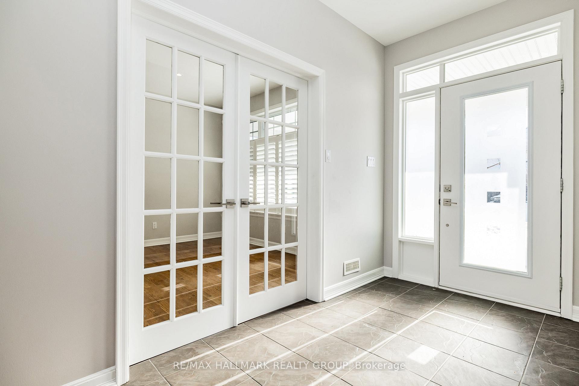 Photo 2 of 556 Erinwoods Circle, Ottawa, Barrhaven - Stonebridge — HOMEH