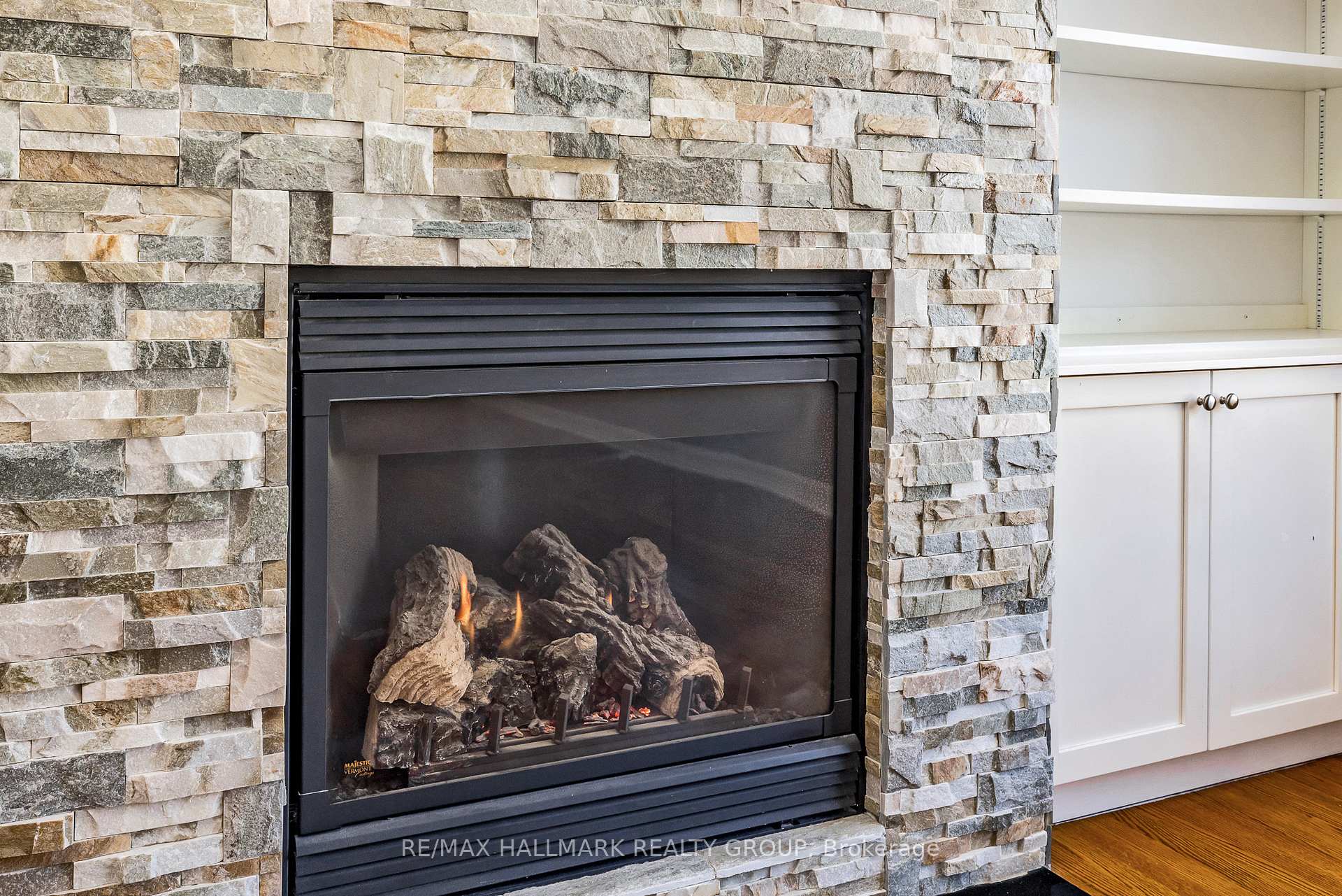 Photo 5 of 556 Erinwoods Circle, Ottawa, Barrhaven - Stonebridge — HOMEH