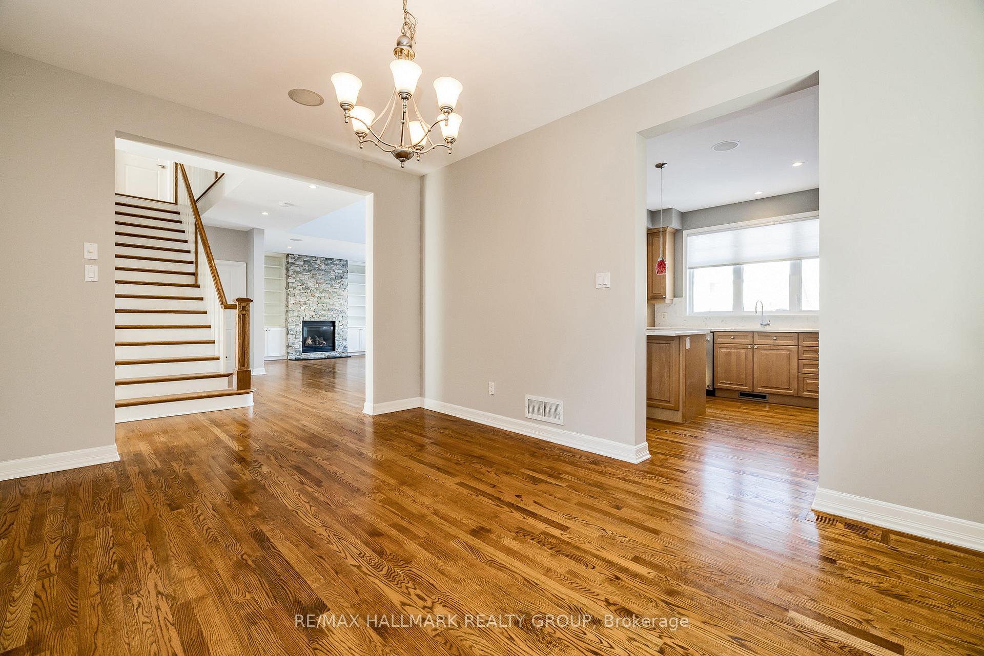 Photo 8 of 556 Erinwoods Circle, Ottawa, Barrhaven - Stonebridge — HOMEH