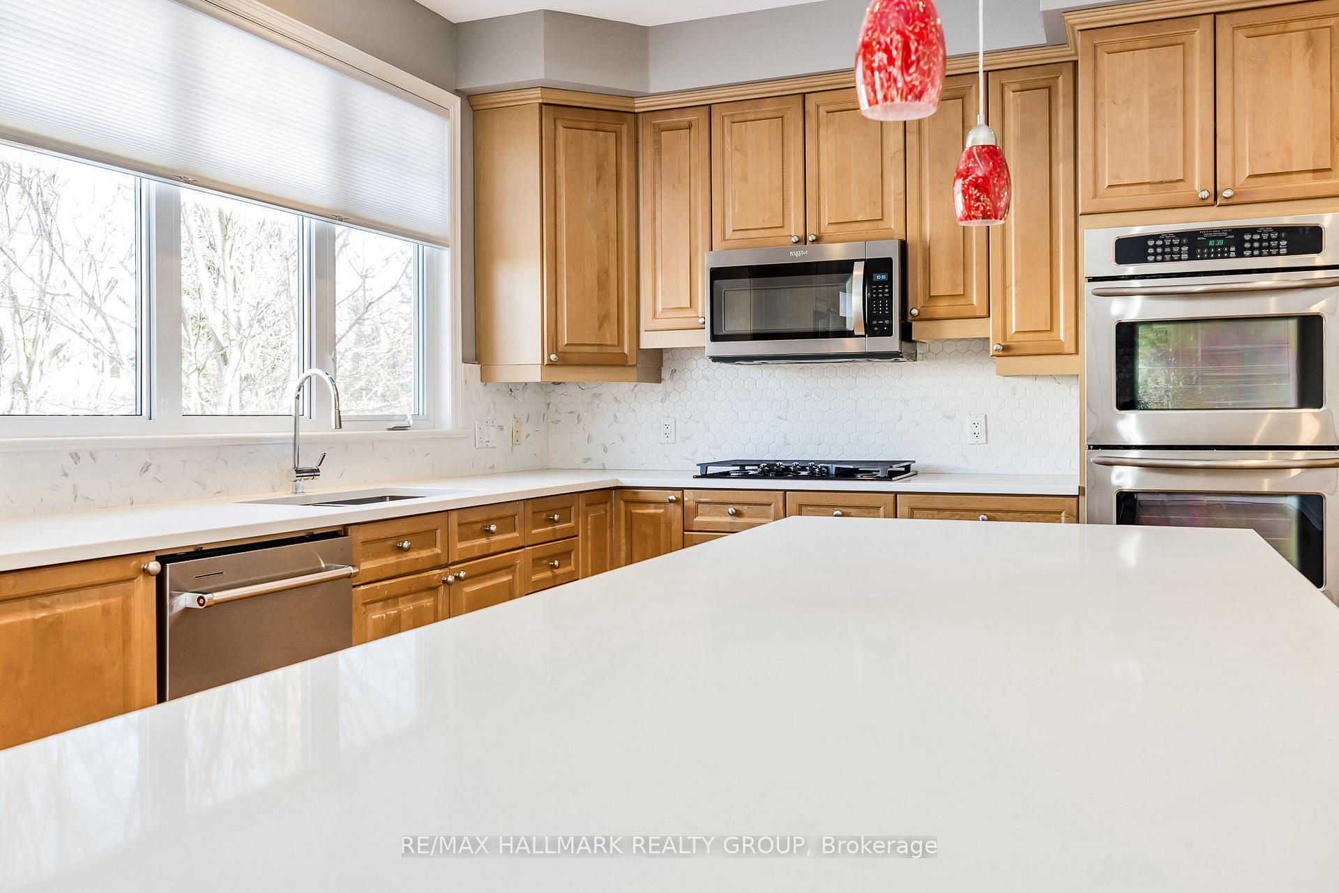 Photo 12 of 556 Erinwoods Circle, Ottawa, Barrhaven - Stonebridge — HOMEH