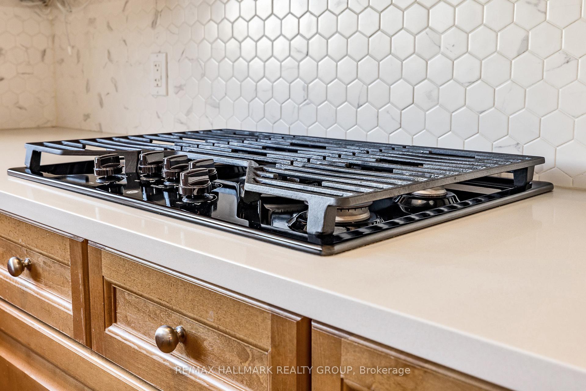 Photo 13 of 556 Erinwoods Circle, Ottawa, Barrhaven - Stonebridge — HOMEH