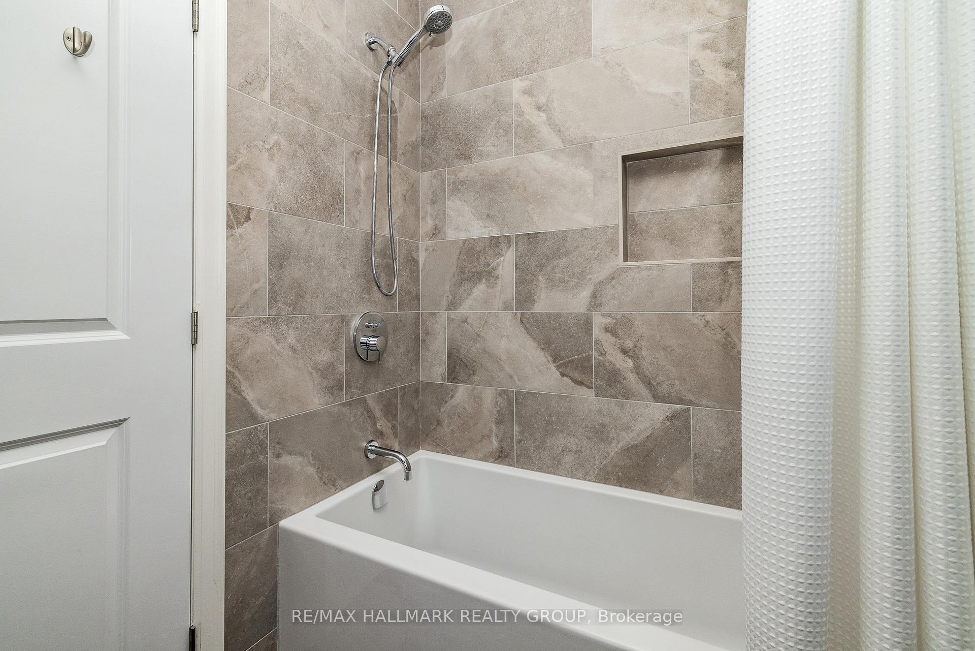 Photo 27 of 556 Erinwoods Circle, Ottawa, Barrhaven - Stonebridge — HOMEH