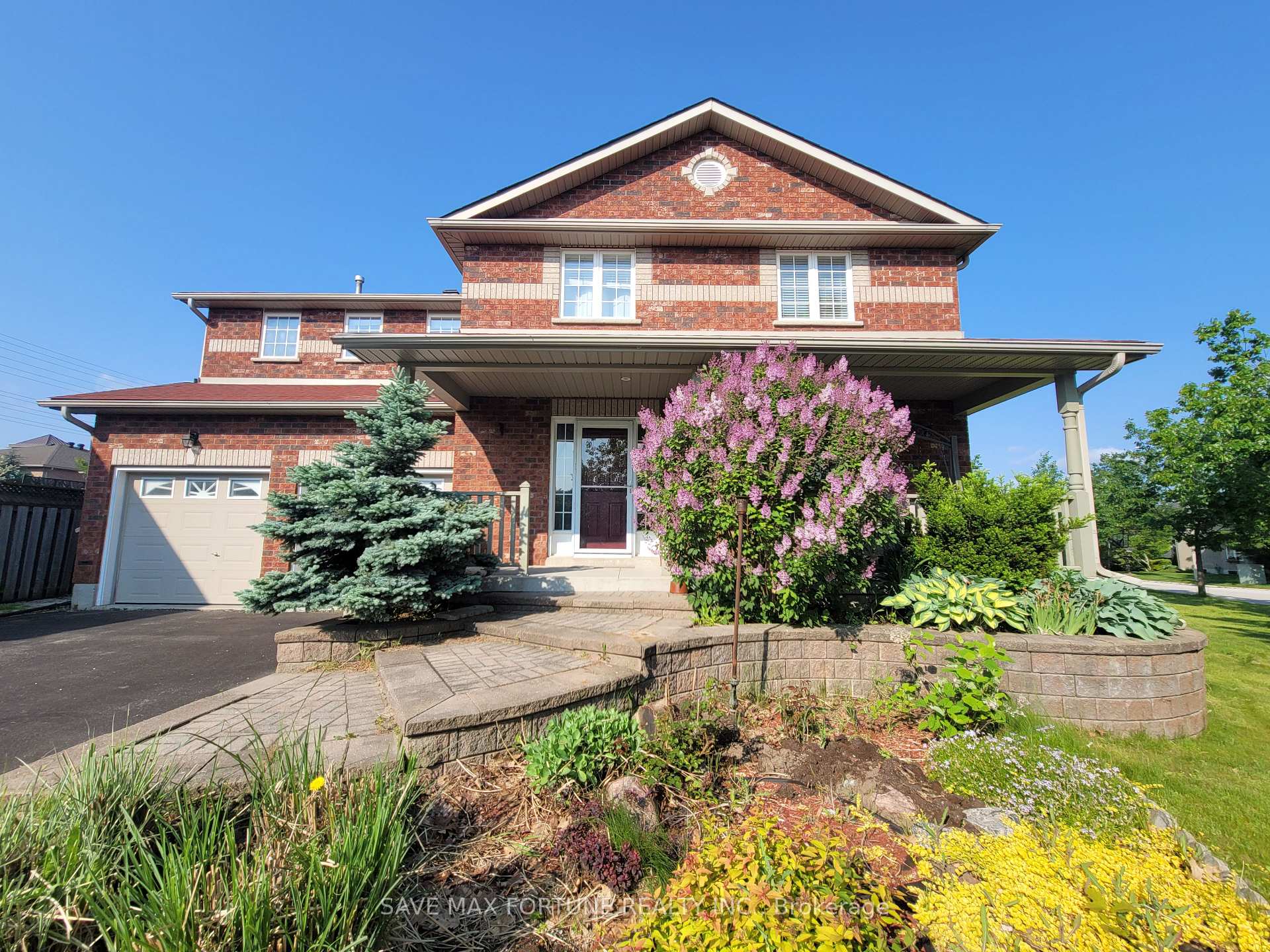 Front of 27 Capilano Court