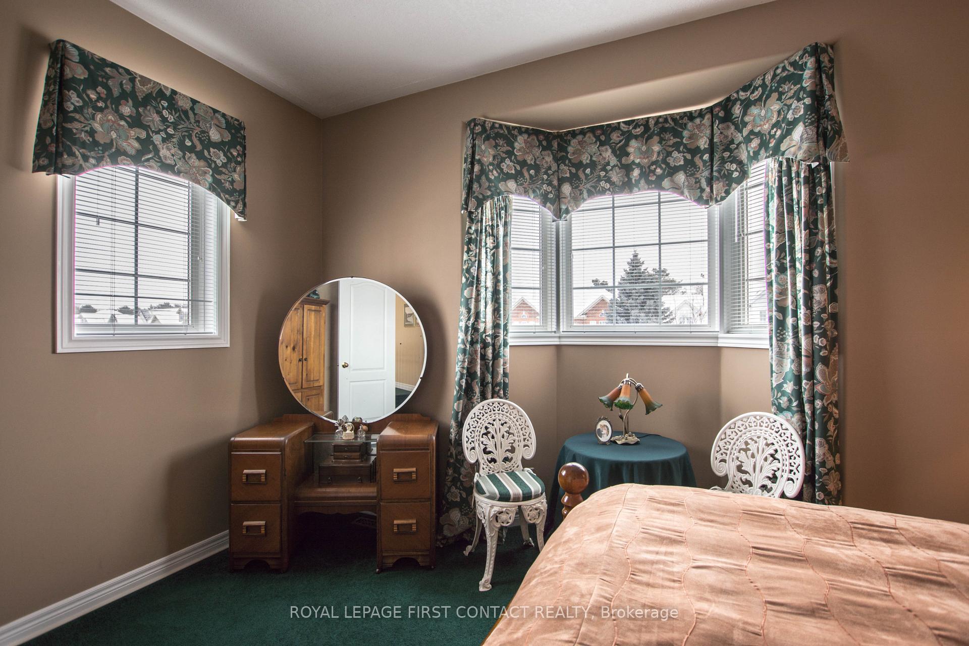 Photo 5 of 47 Birkhall Place, Barrie, Innis-Shore — HOMEH