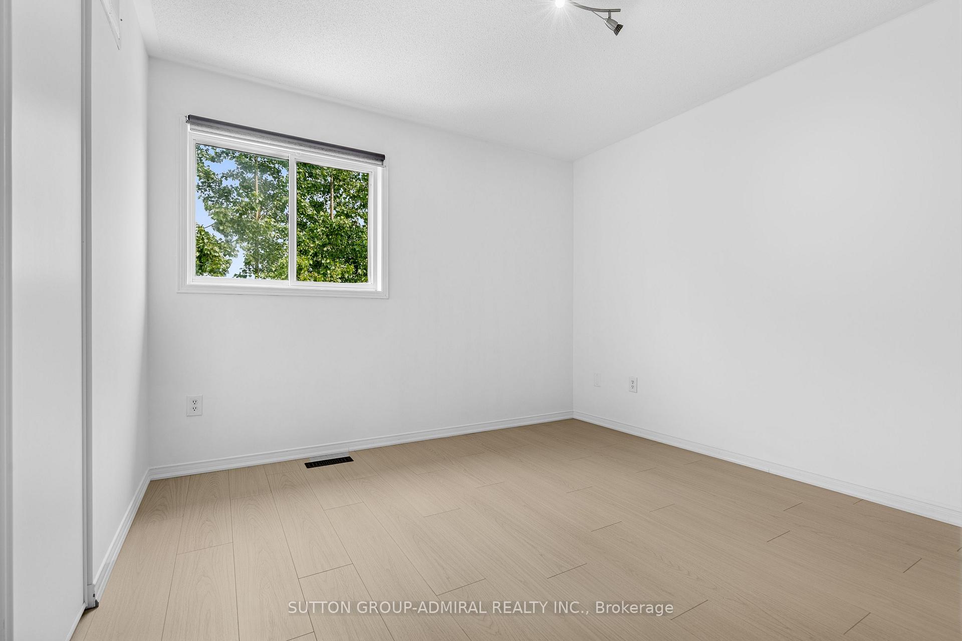 Photo 24 of 26 Copeman Crescent, Barrie, 400 East — HOMEH