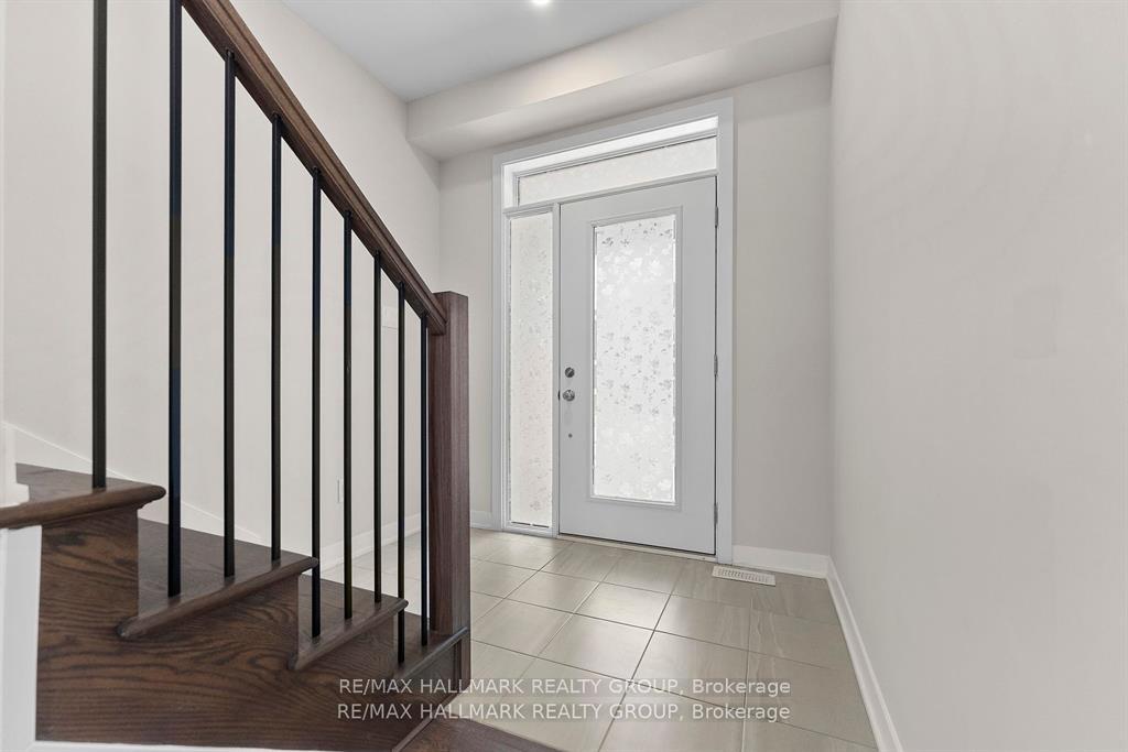 Photo 3 of 249 Appalachian Circle, Ottawa, Barrhaven - Half Moon Bay — HOMEH