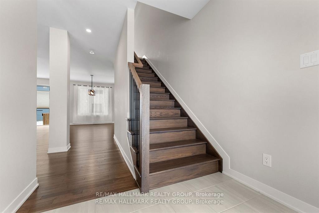 Photo 4 of 249 Appalachian Circle, Ottawa, Barrhaven - Half Moon Bay — HOMEH