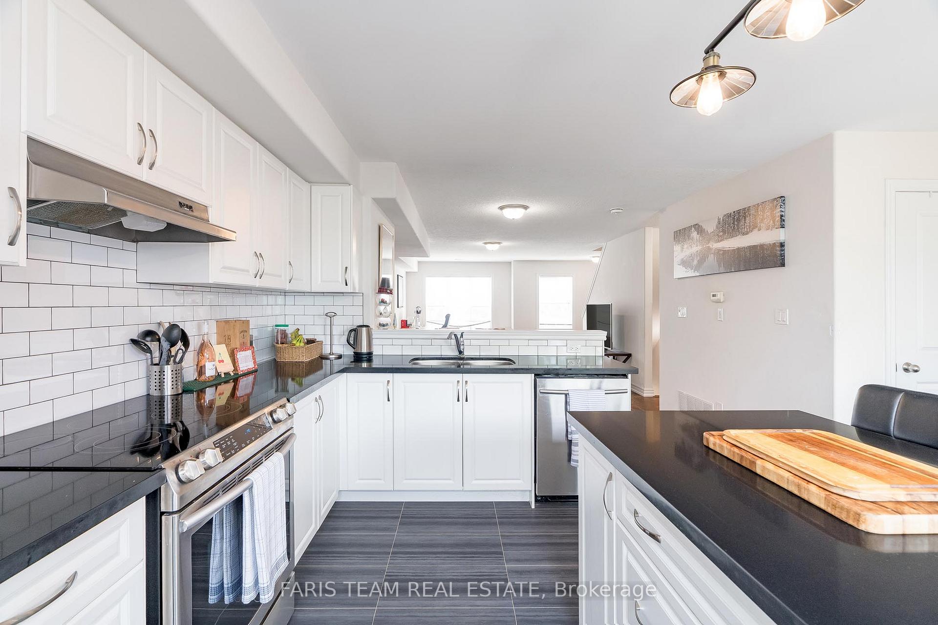 Photo 8 of Unit #5, 1 Leggott Avenue, Barrie, Painswick North — HOMEH