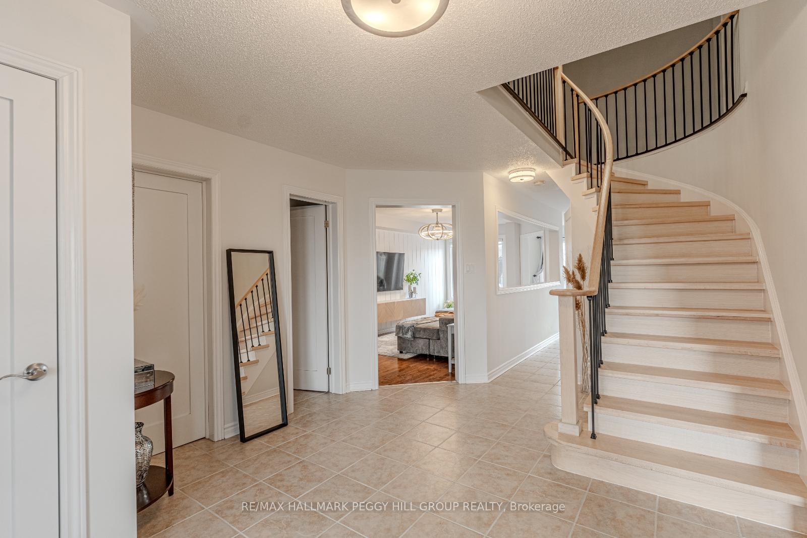 Photo 3 of 36 Knupp Road, Barrie, Edgehill Drive — HOMEH