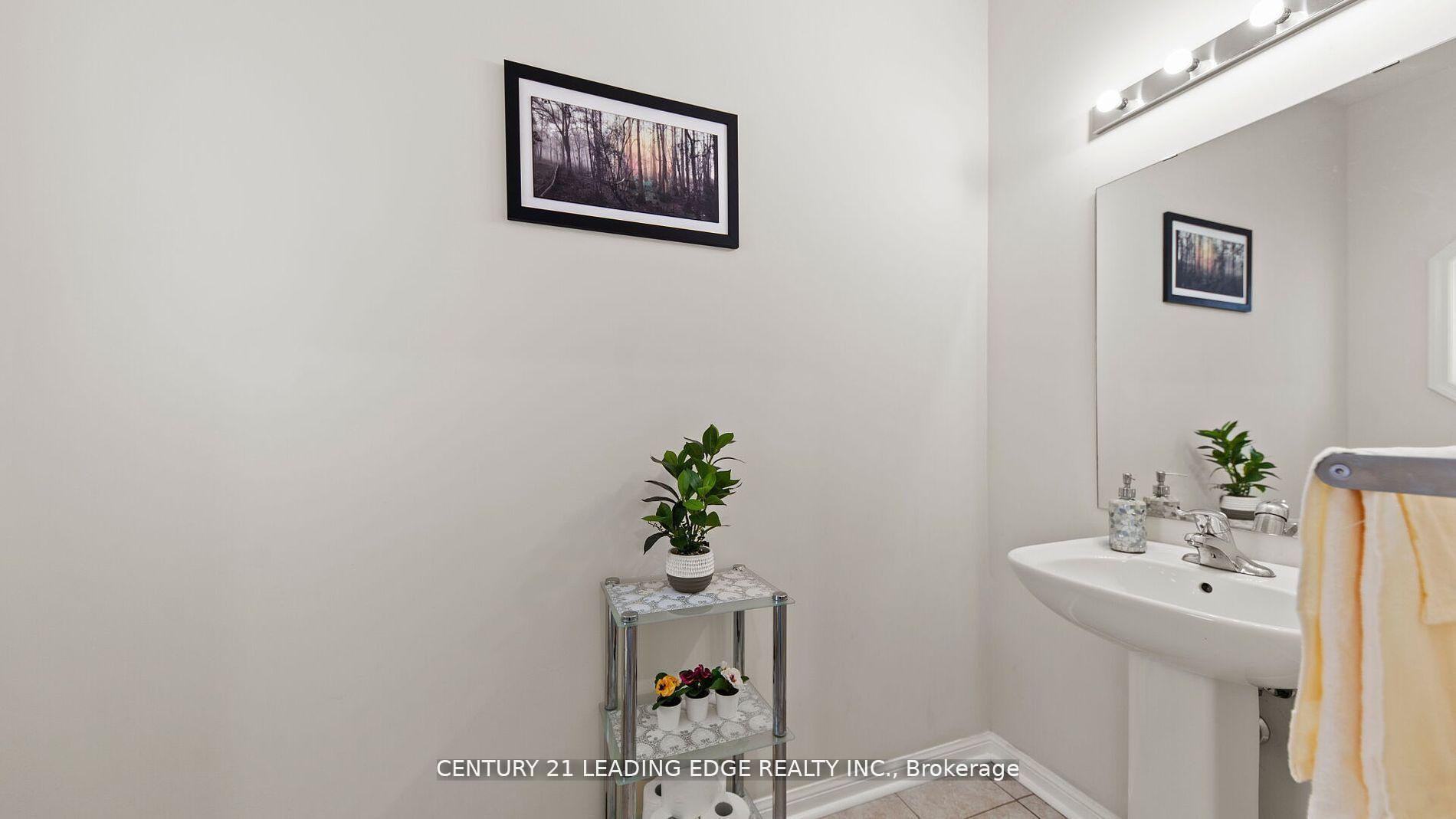 Photo 5 of 11 William Fair Drive, Clarington, Bowmanville — HOMEH