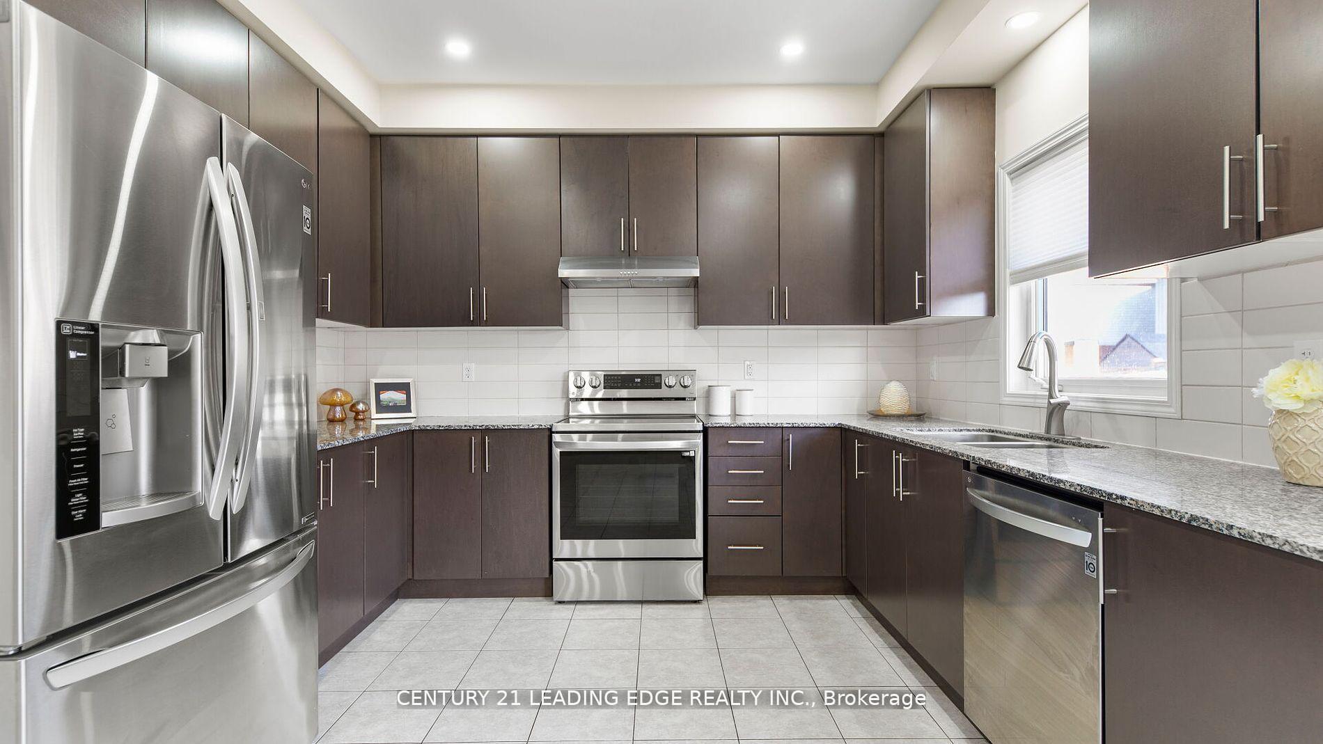 Photo 14 of 11 William Fair Drive, Clarington, Bowmanville — HOMEH