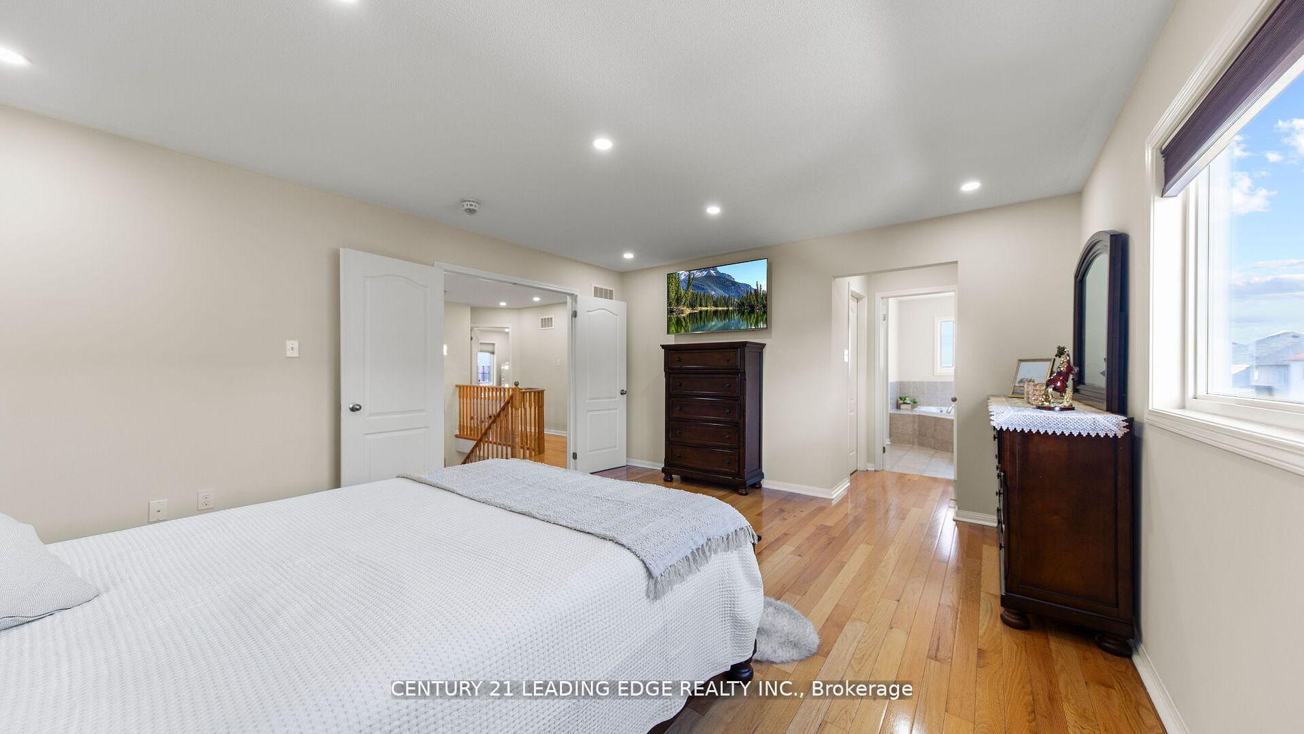 Photo 25 of 11 William Fair Drive, Clarington, Bowmanville — HOMEH