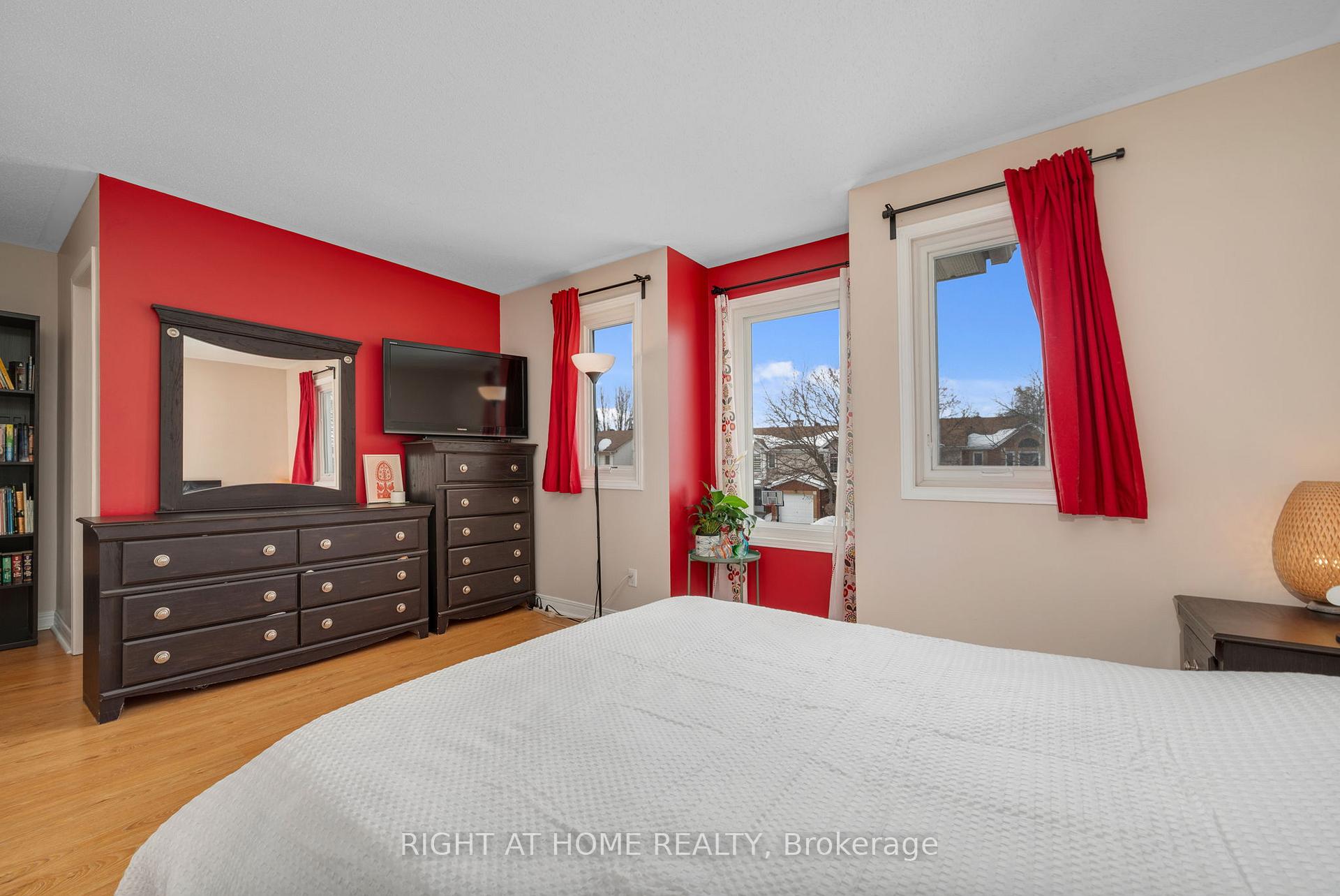 Photo 17 of 100 Longshire Circle, Ottawa, Barrhaven - Longfields — HOMEH