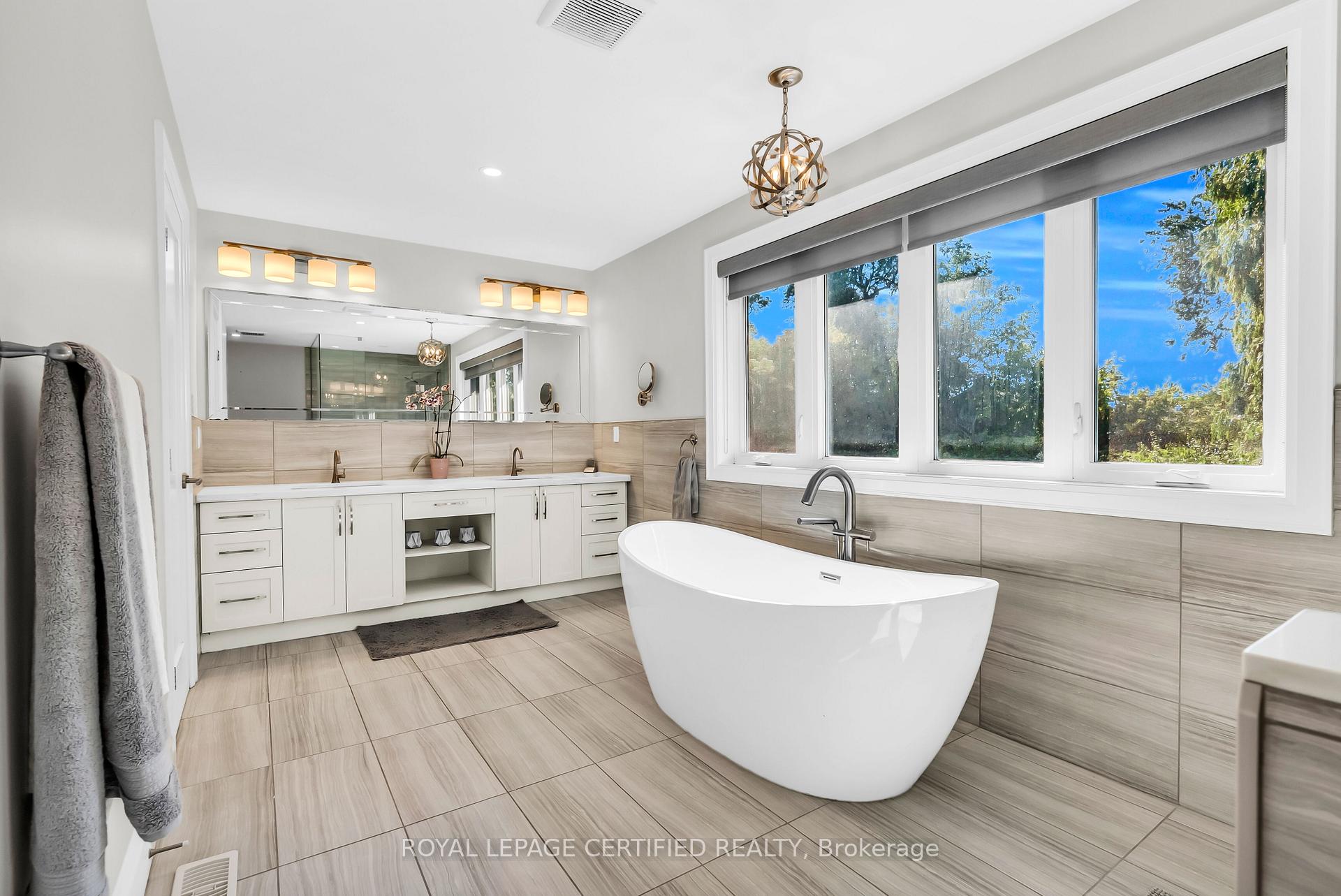 Photo 31 of 25 Chester Road, Hamilton, Stoney Creek — HOMEH