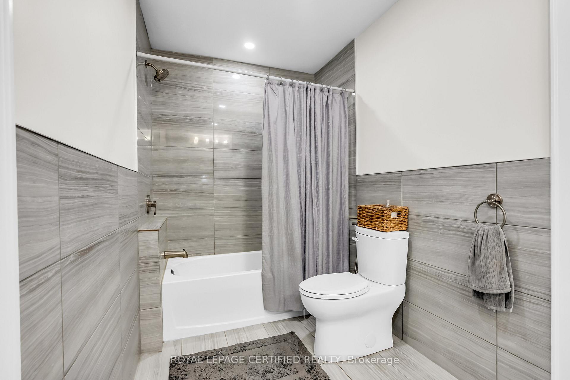 Photo 40 of 25 Chester Road, Hamilton, Stoney Creek — HOMEH