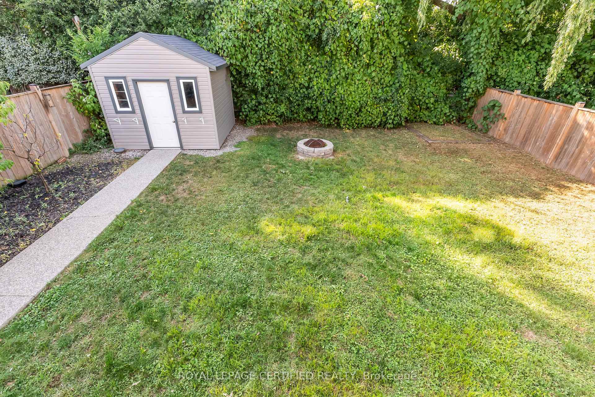 Photo 47 of 25 Chester Road, Hamilton, Stoney Creek — HOMEH