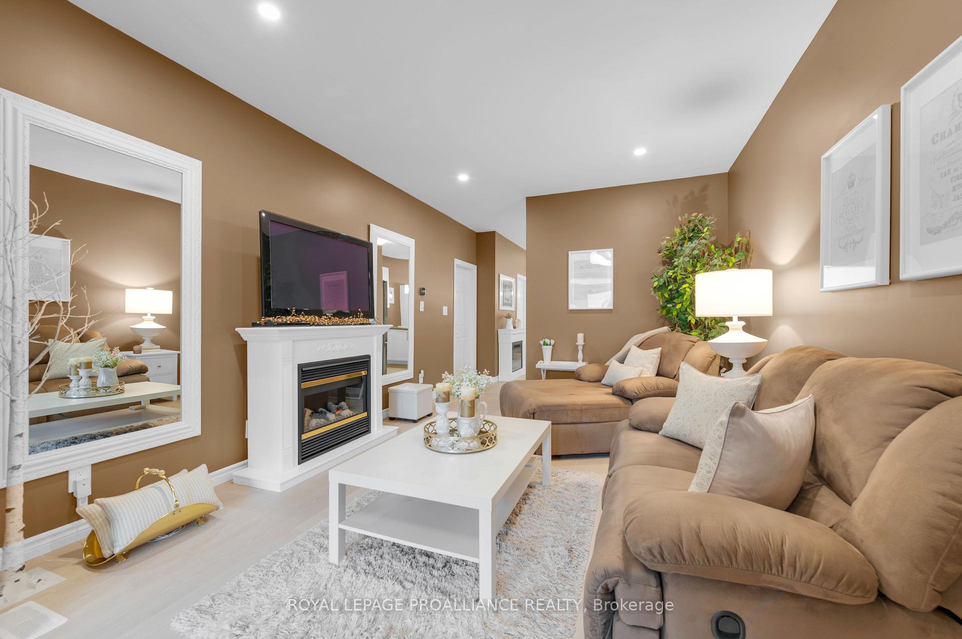 Photo 1 of 47 Athabaska Drive, Belleville, Thurlow Ward — HOMEH