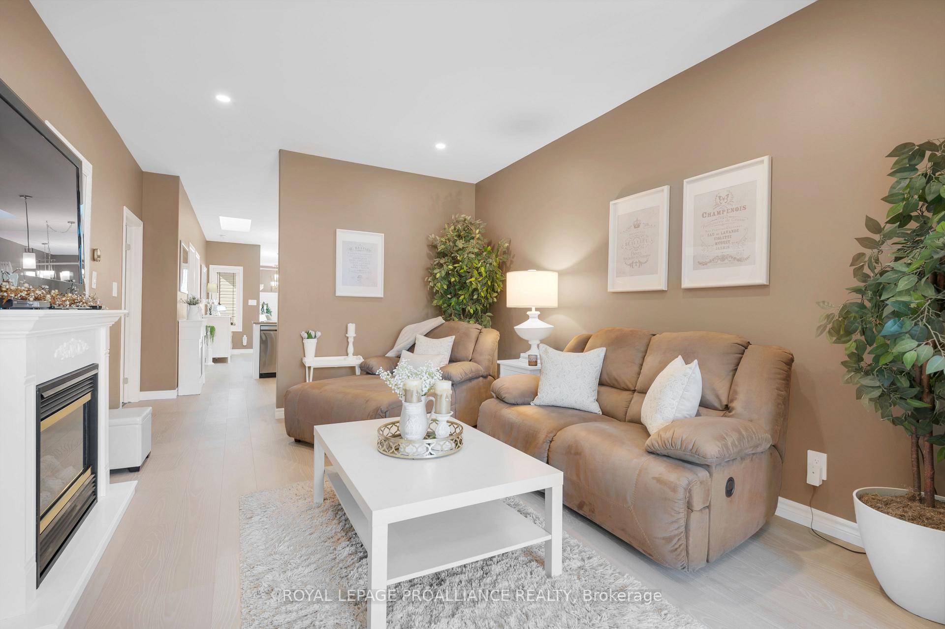 Photo 2 of 47 Athabaska Drive, Belleville, Thurlow Ward — HOMEH