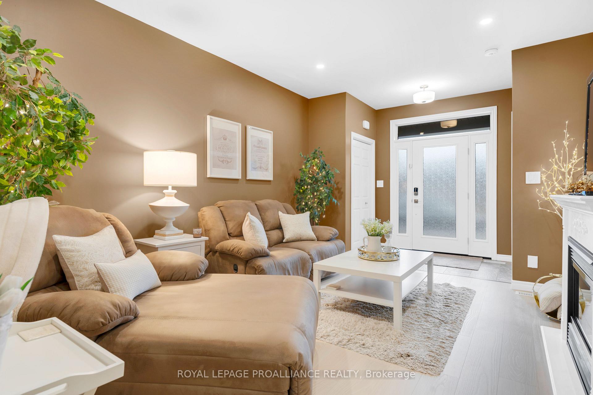 Photo 4 of 47 Athabaska Drive, Belleville, Thurlow Ward — HOMEH