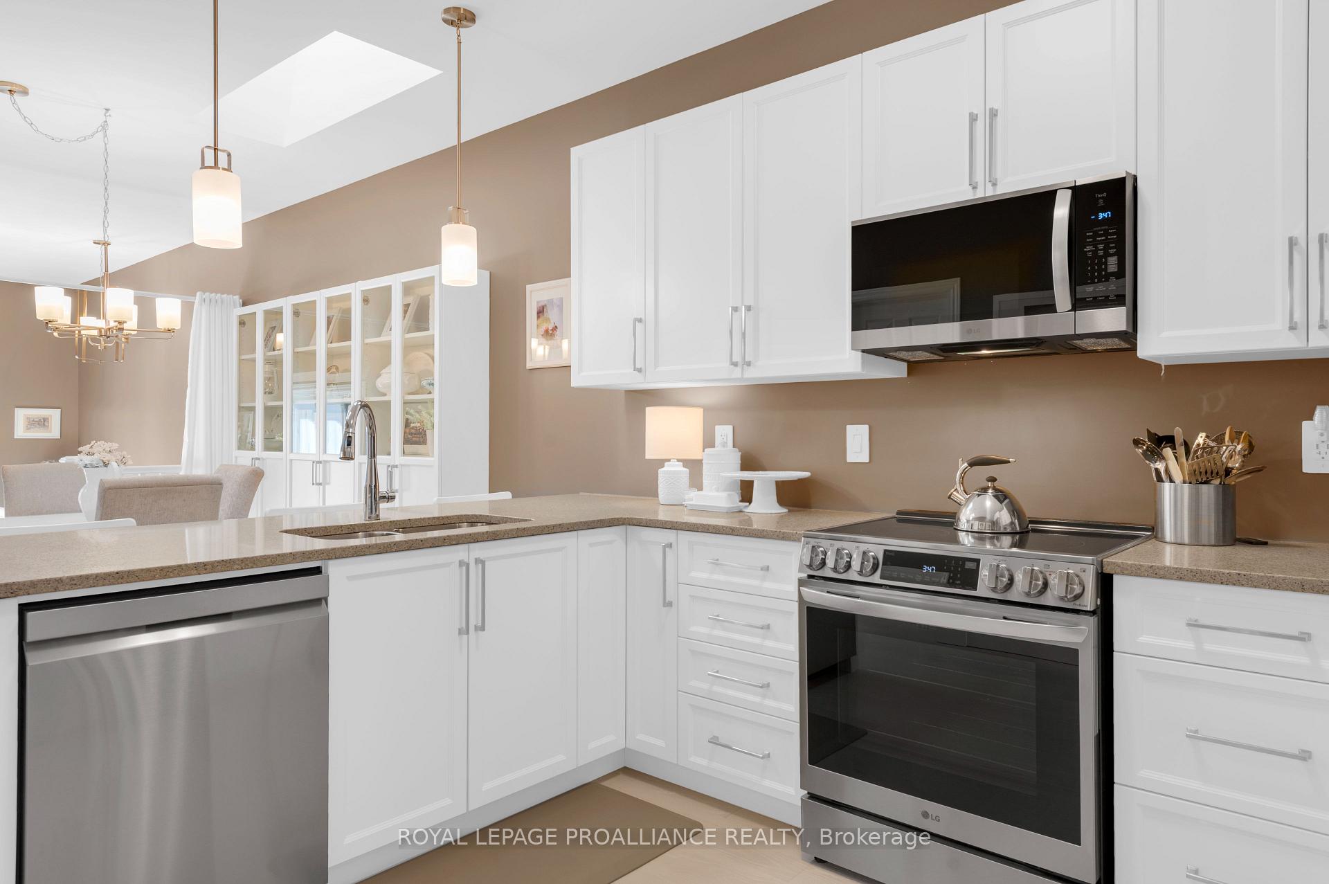 Photo 3 of 47 Athabaska Drive, Belleville, Thurlow Ward — HOMEH