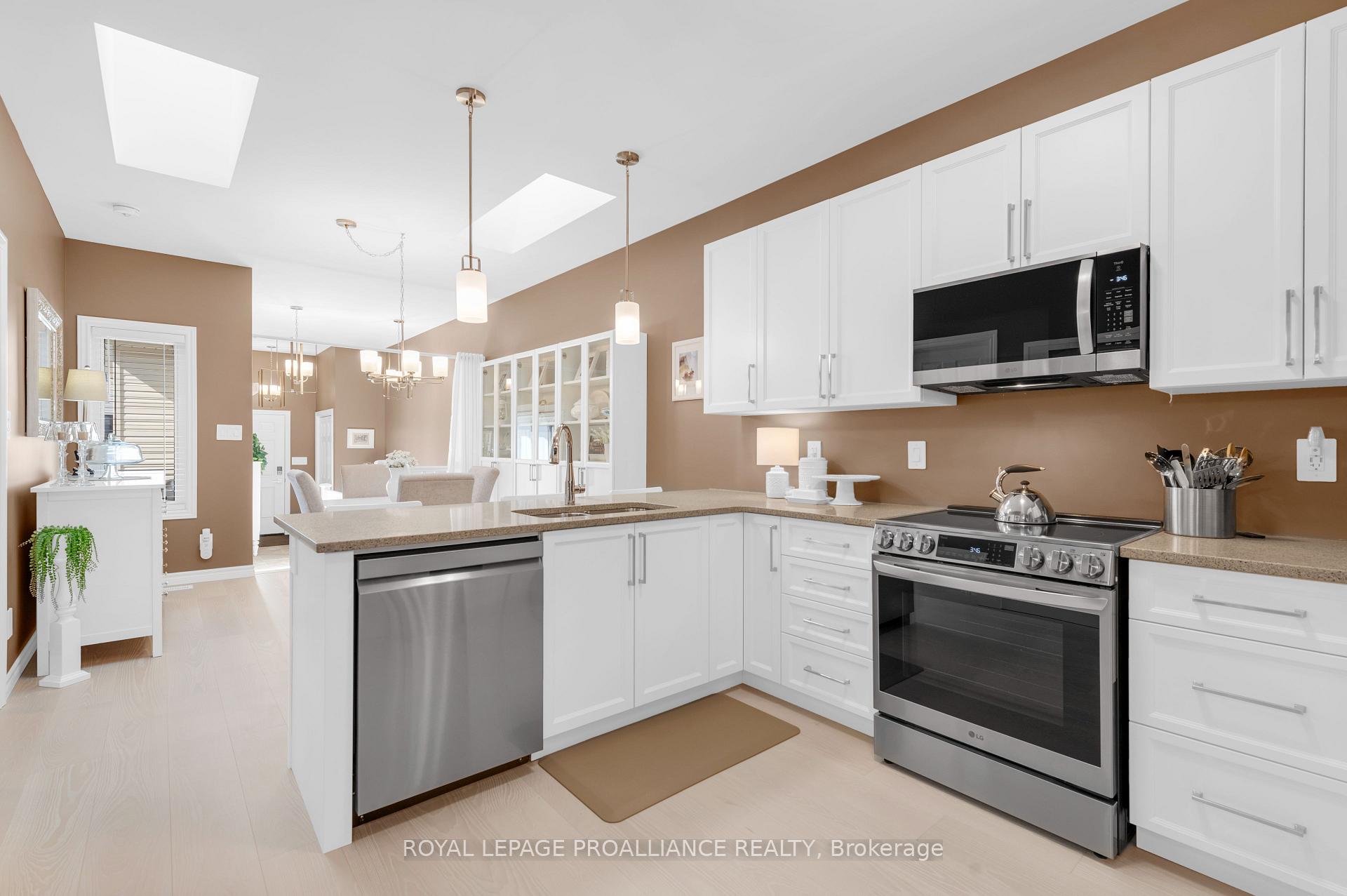 Photo 5 of 47 Athabaska Drive, Belleville, Thurlow Ward — HOMEH