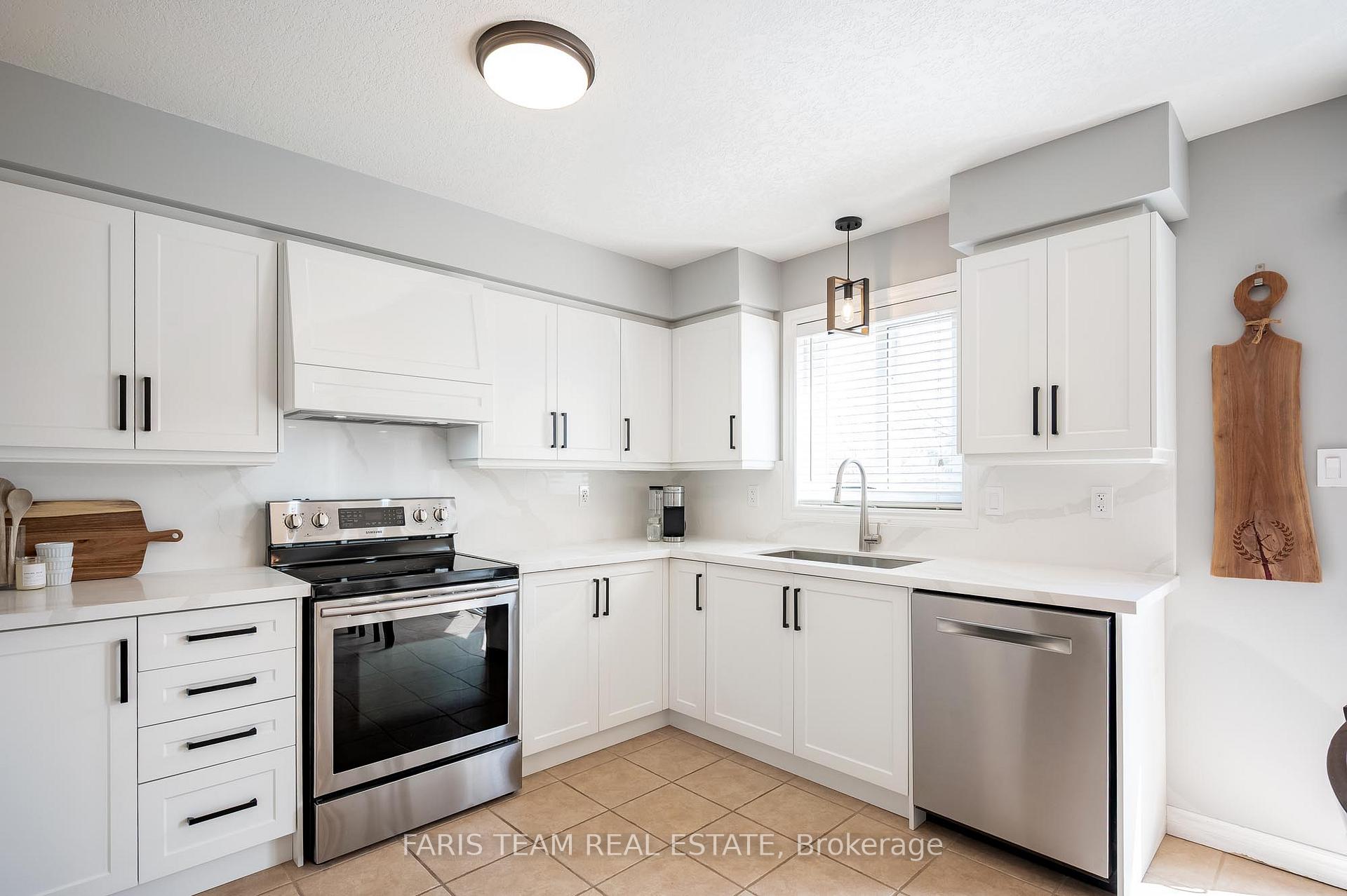 Photo 5 of 191 Birkhall Place, Barrie, Innis-Shore — HOMEH