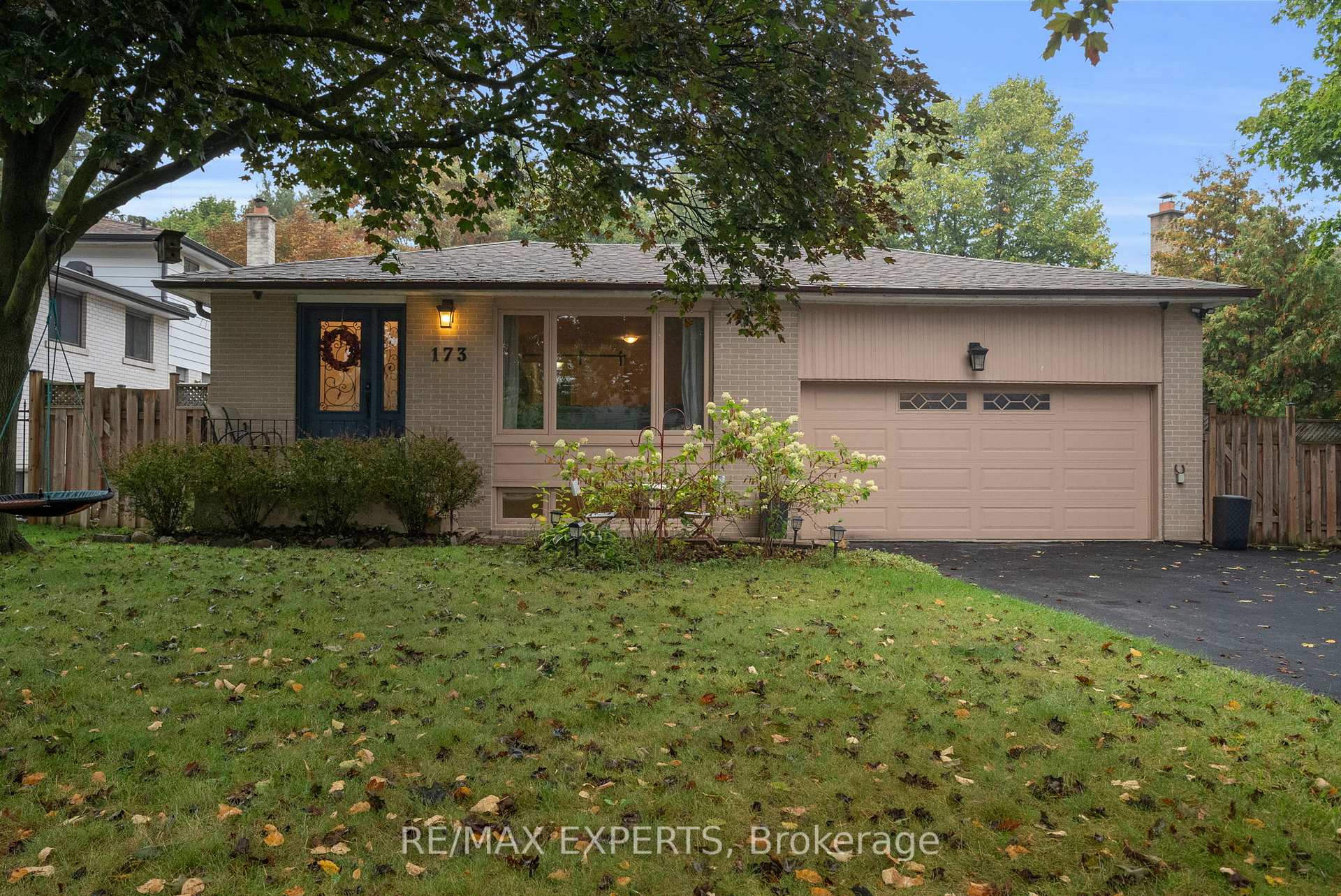 Front of 173 Kingsview Drive